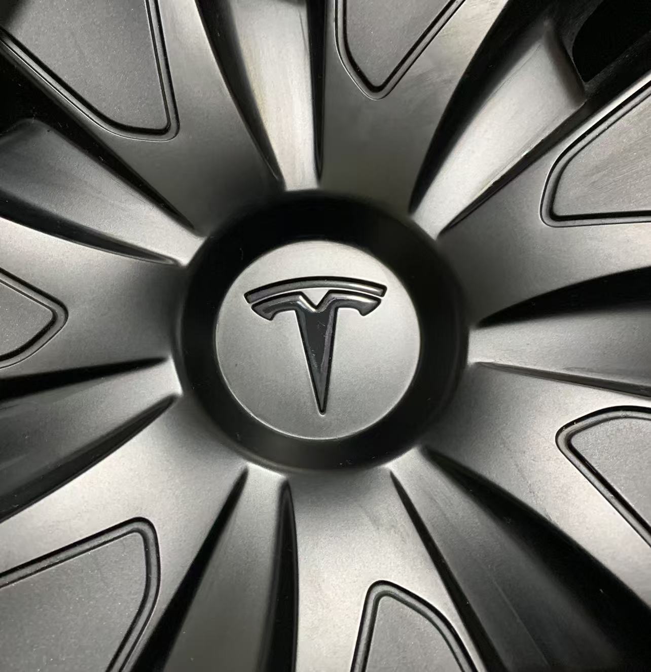 Tesla Model 3 18 inch original wheels