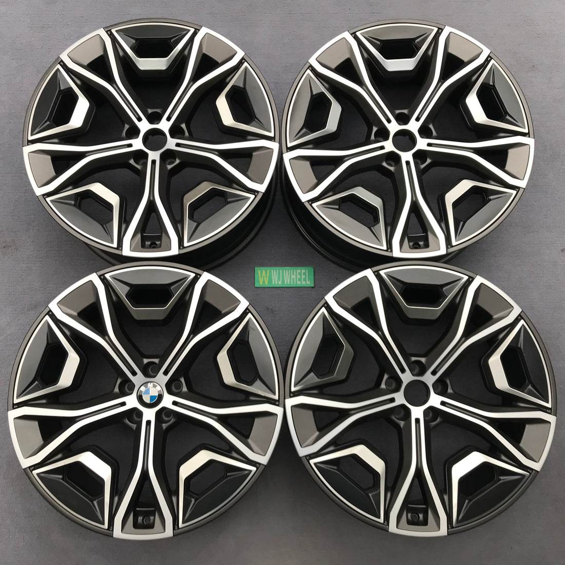BMW iX 22 inch original wheels