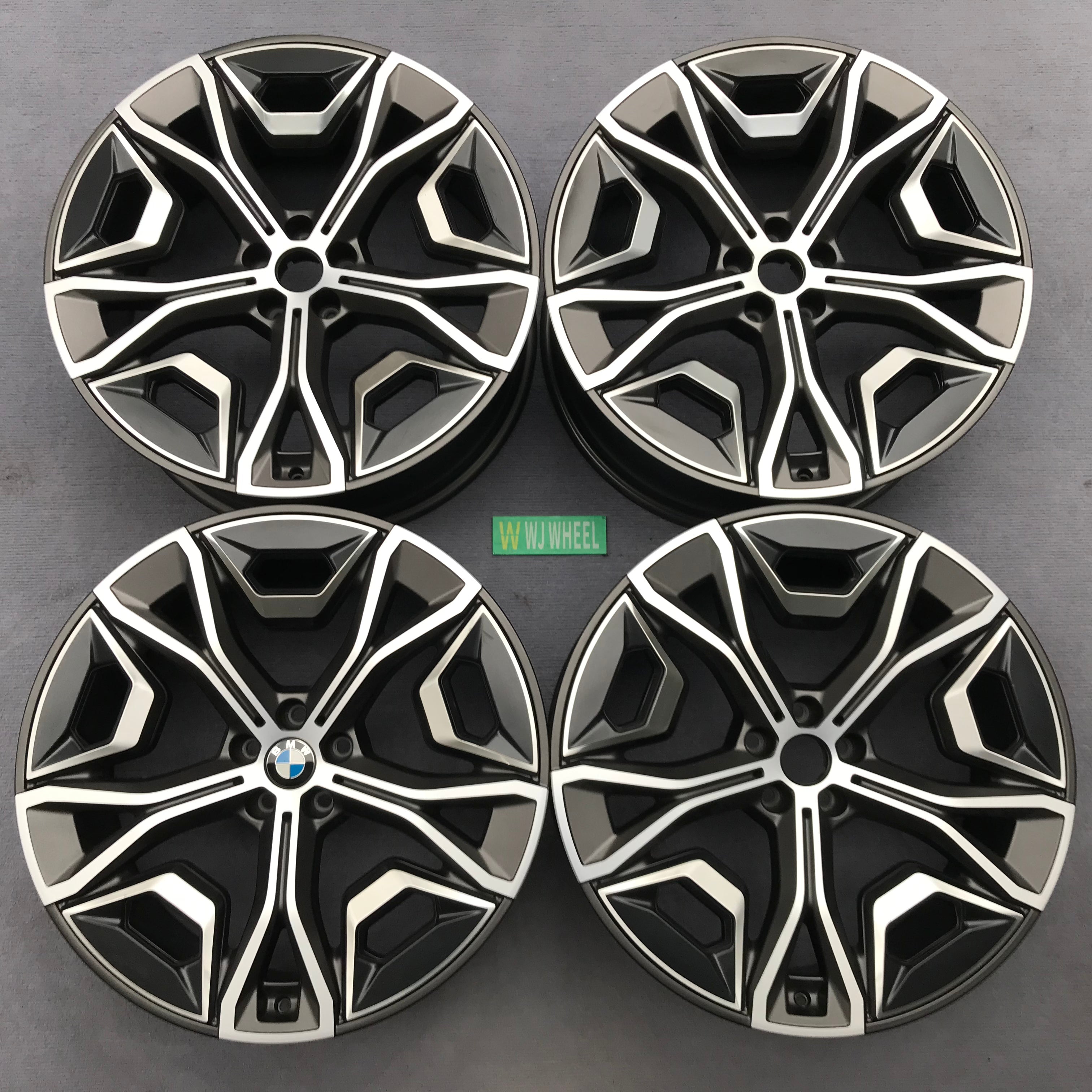 BMW iX 22 inch original wheels