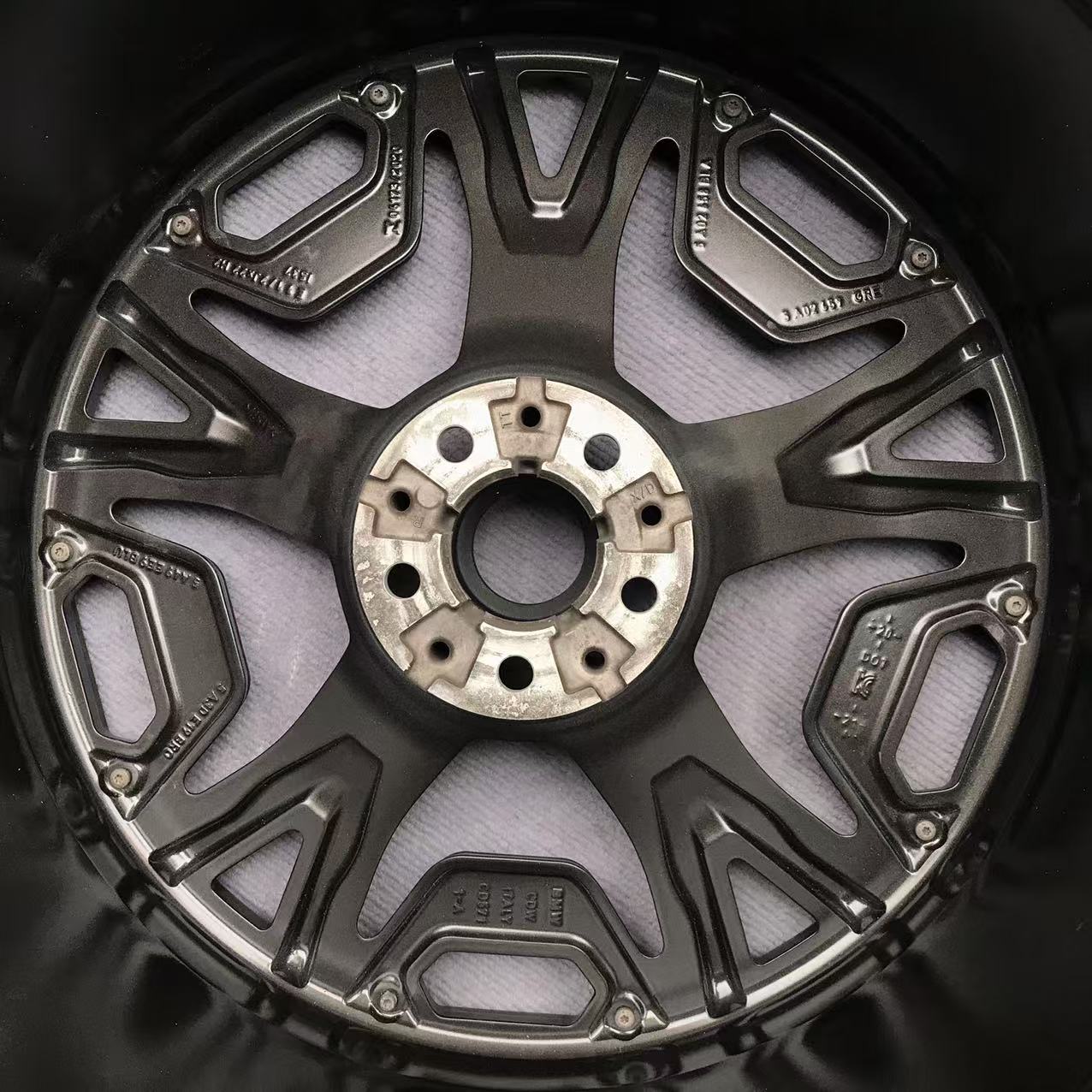 BMW iX 22 inch original wheels