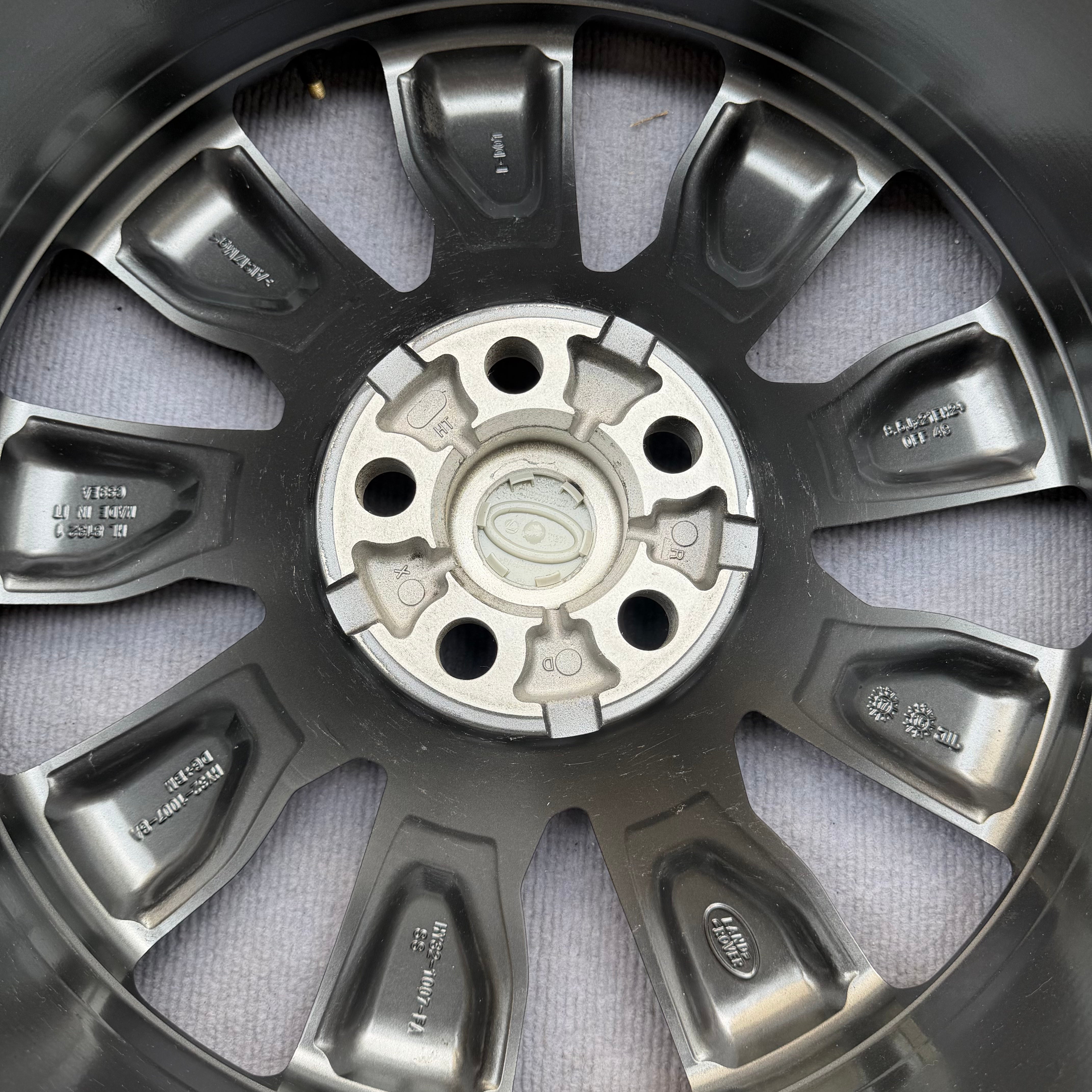 Land Rover 21 inch original wheel