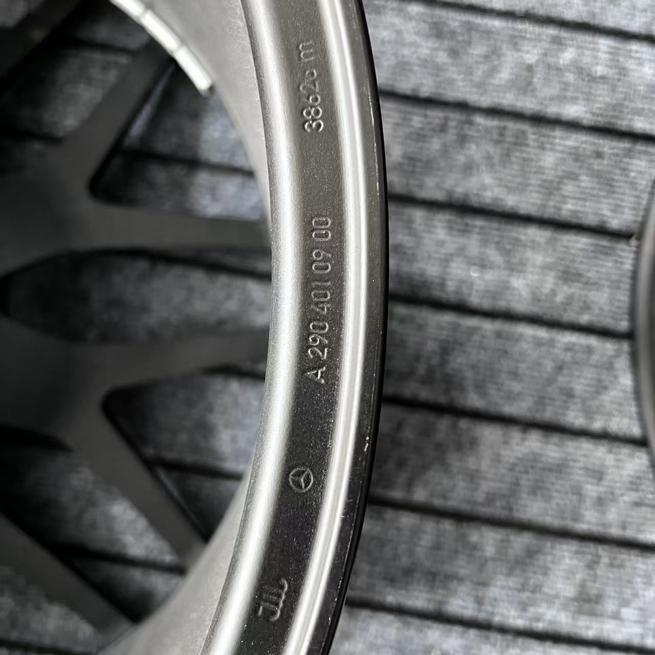 Mercedes benz G63 22 inch Original wheels