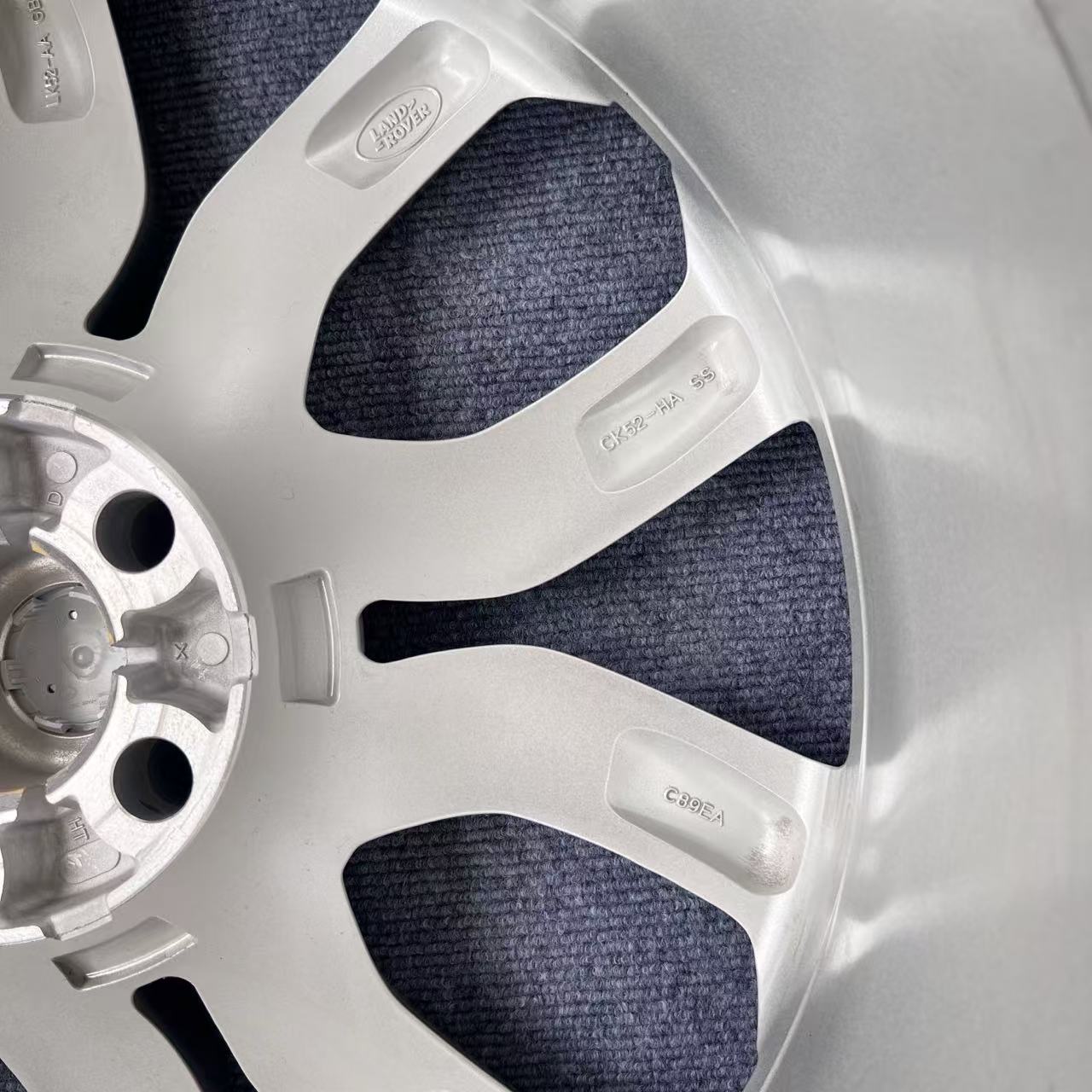 Land Rover RangeRover 22 inch original wheel