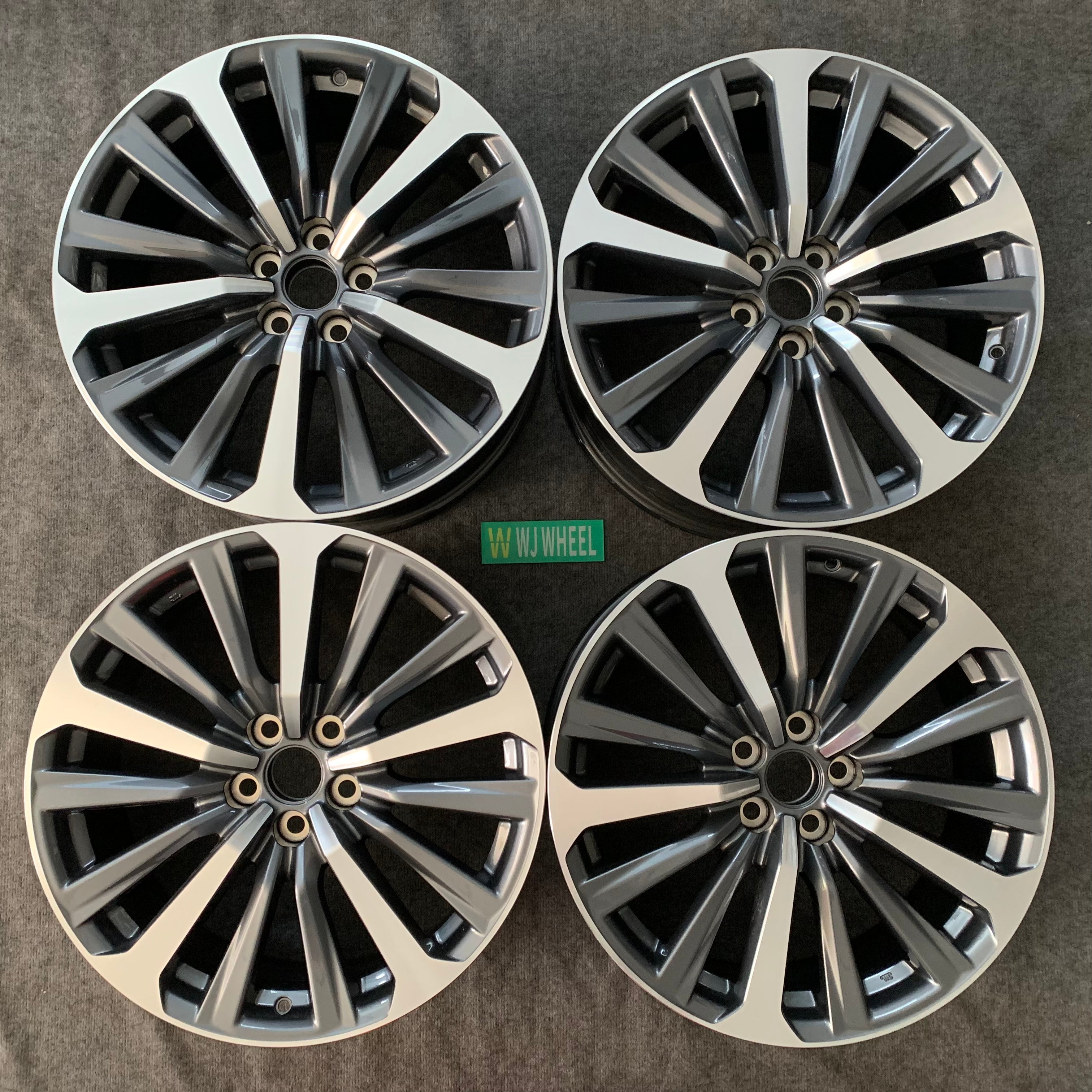 Toyota Highlander 20 inch Original wheels