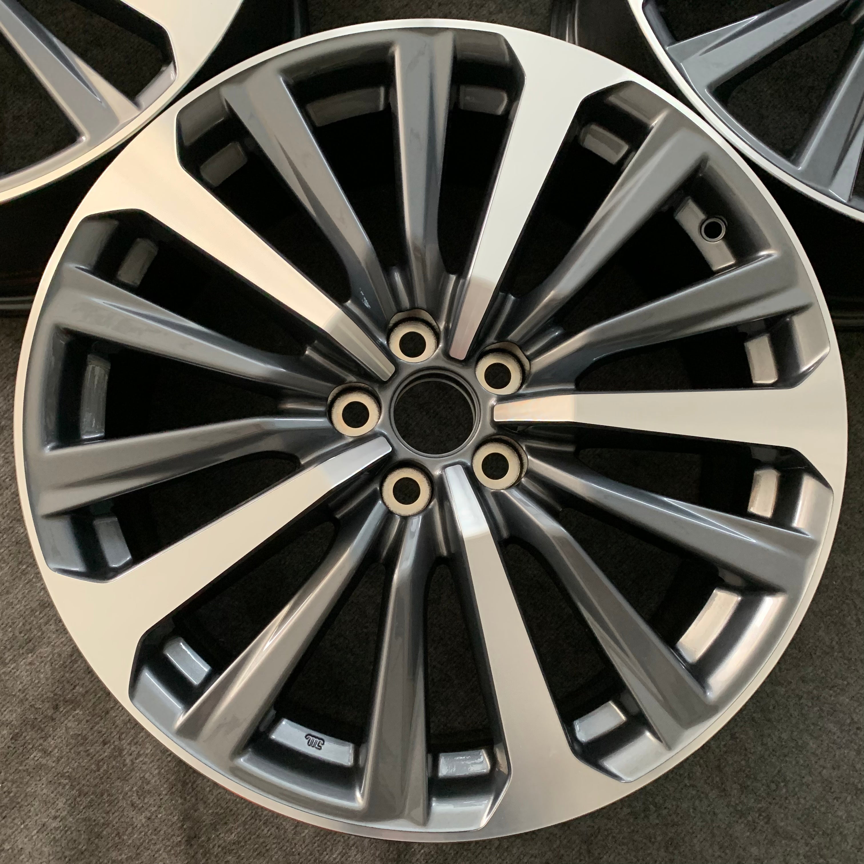 Toyota Highlander 20 inch Original wheels