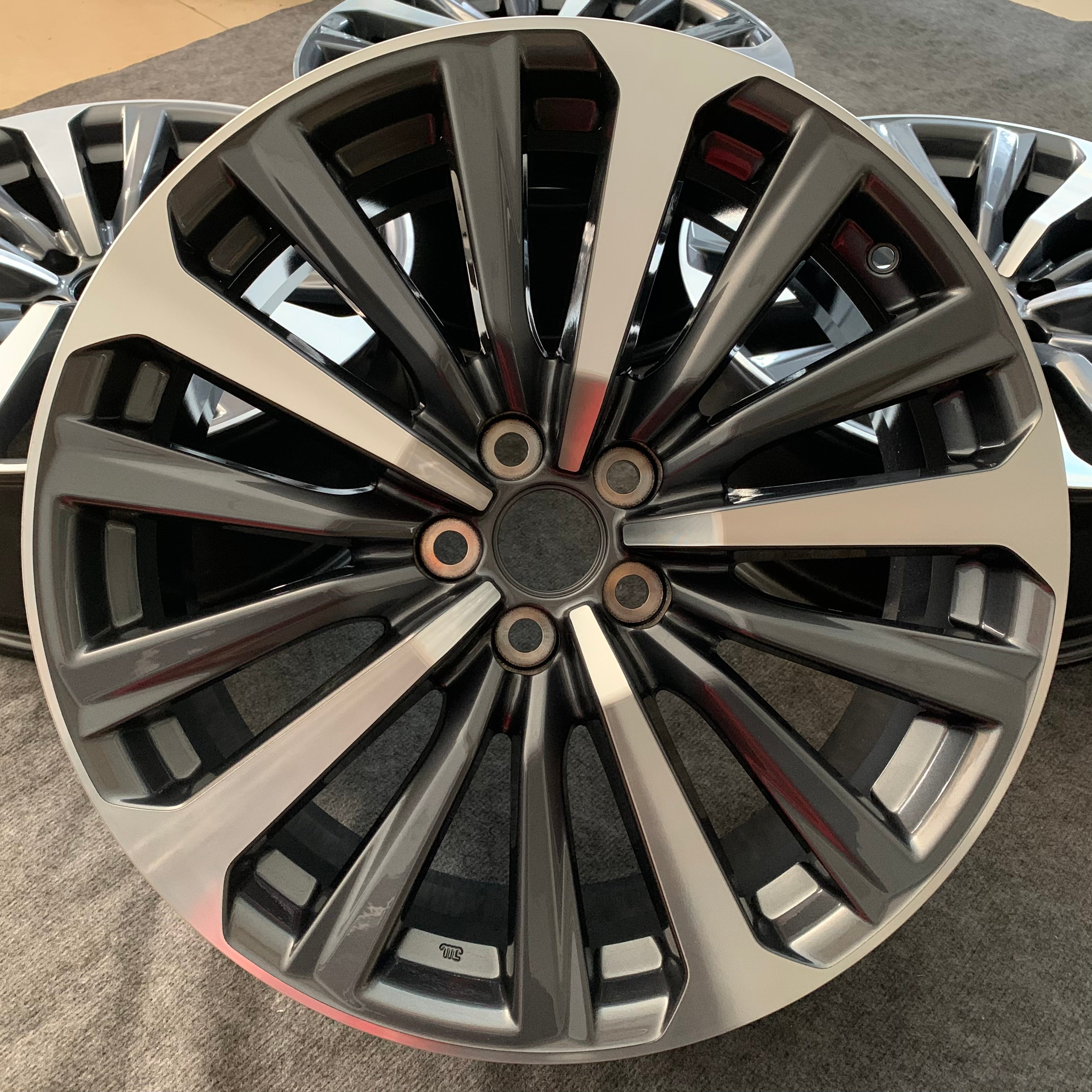 Toyota Highlander 20 inch Original wheels