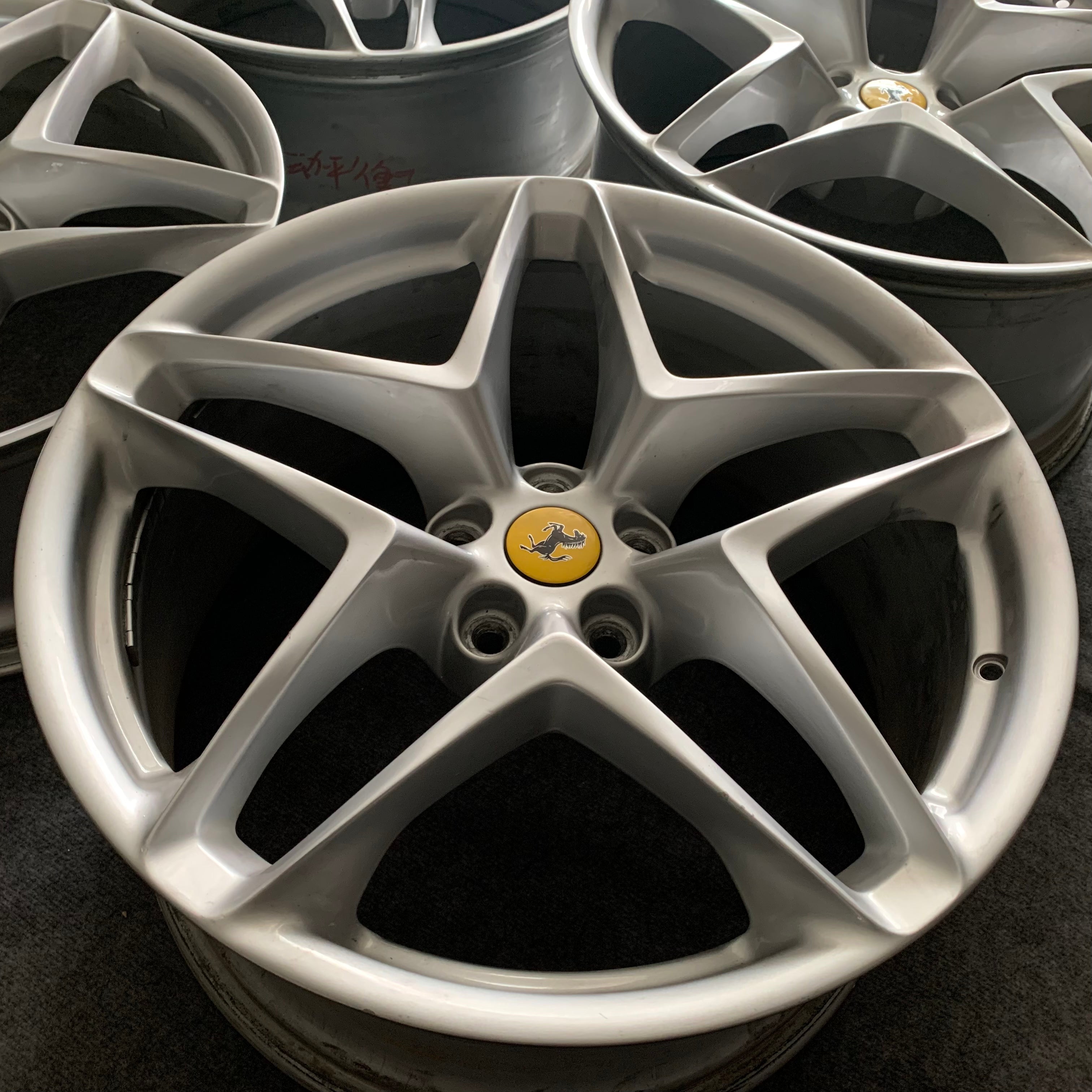 Ferrari Roma 20-inch Original wheel
