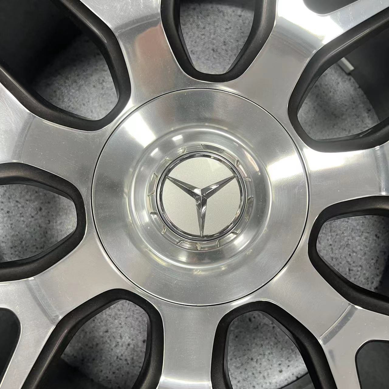Mercedesbenz G63 22 inch original wheel Silver Edge