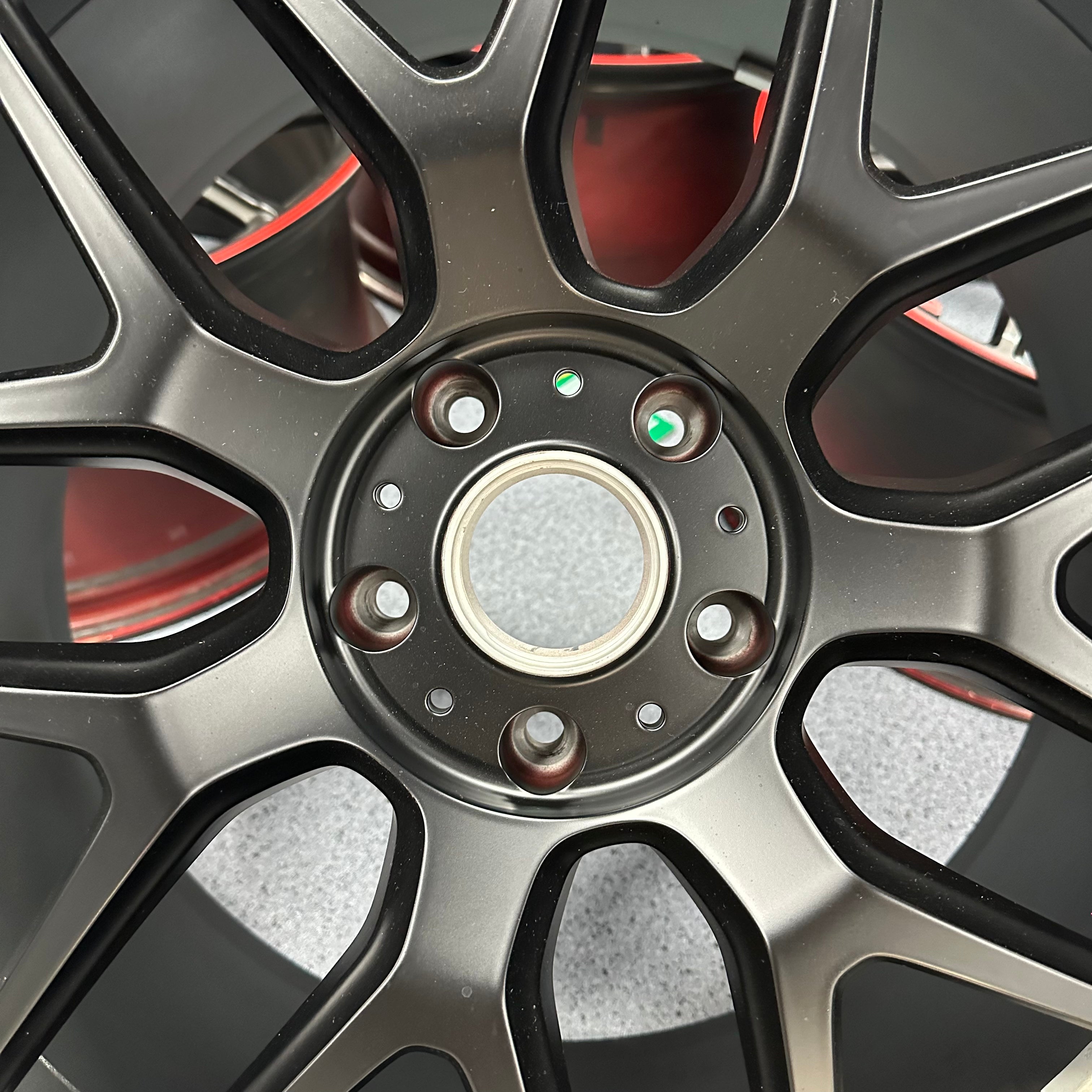 Mercedesbenz G63 22 inch original wheel Red border