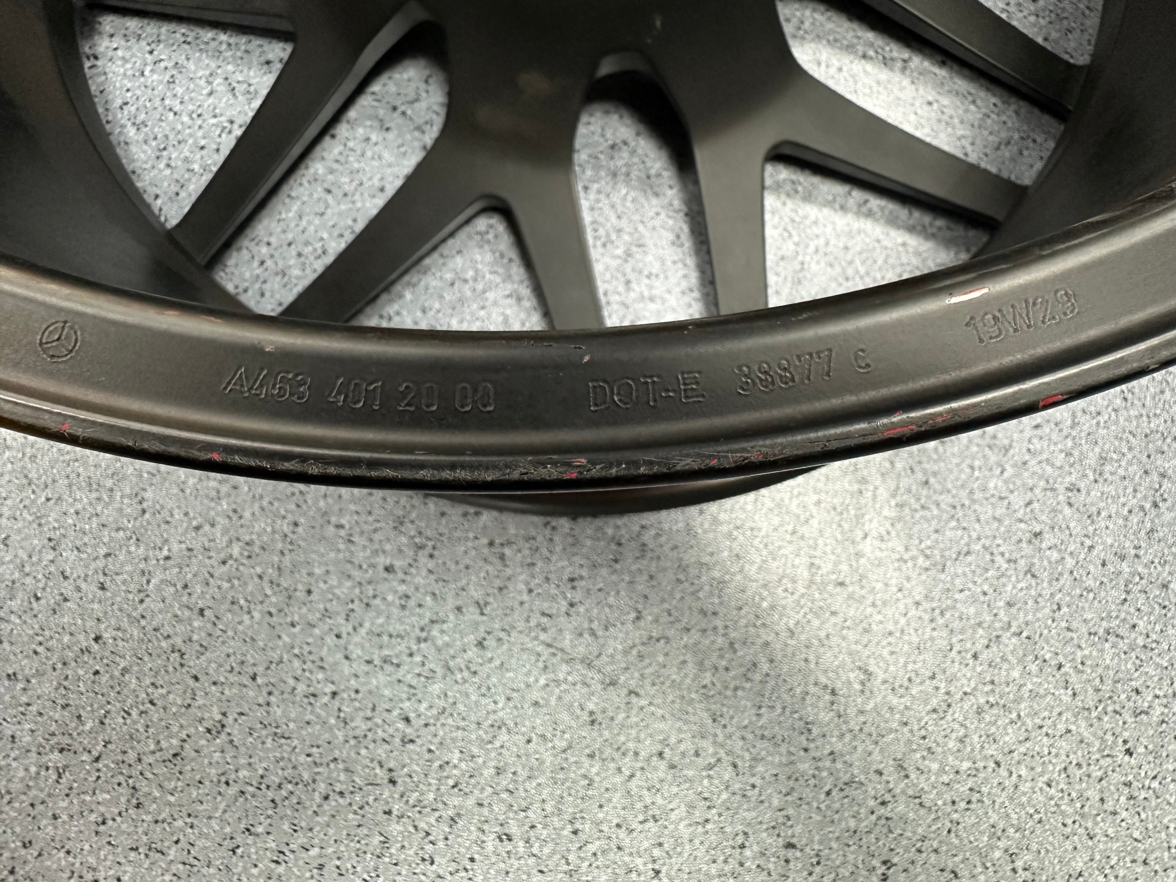Mercedesbenz G63 22 inch original wheel Red border