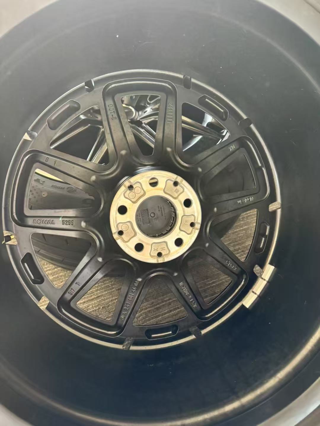 Mercedes benz GLB35 20 inch Original wheels