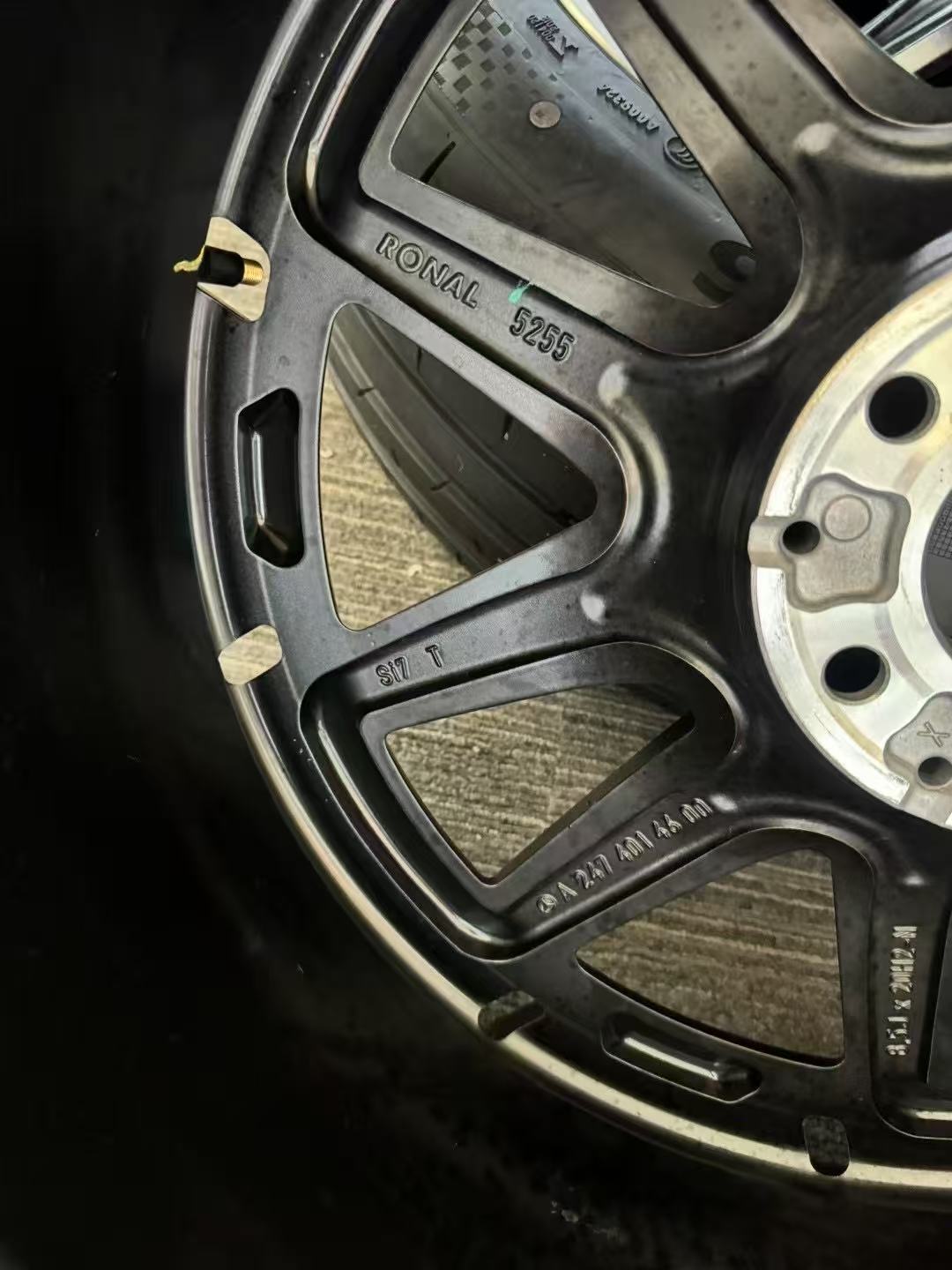 Mercedes benz GLB35 20 inch Original wheels