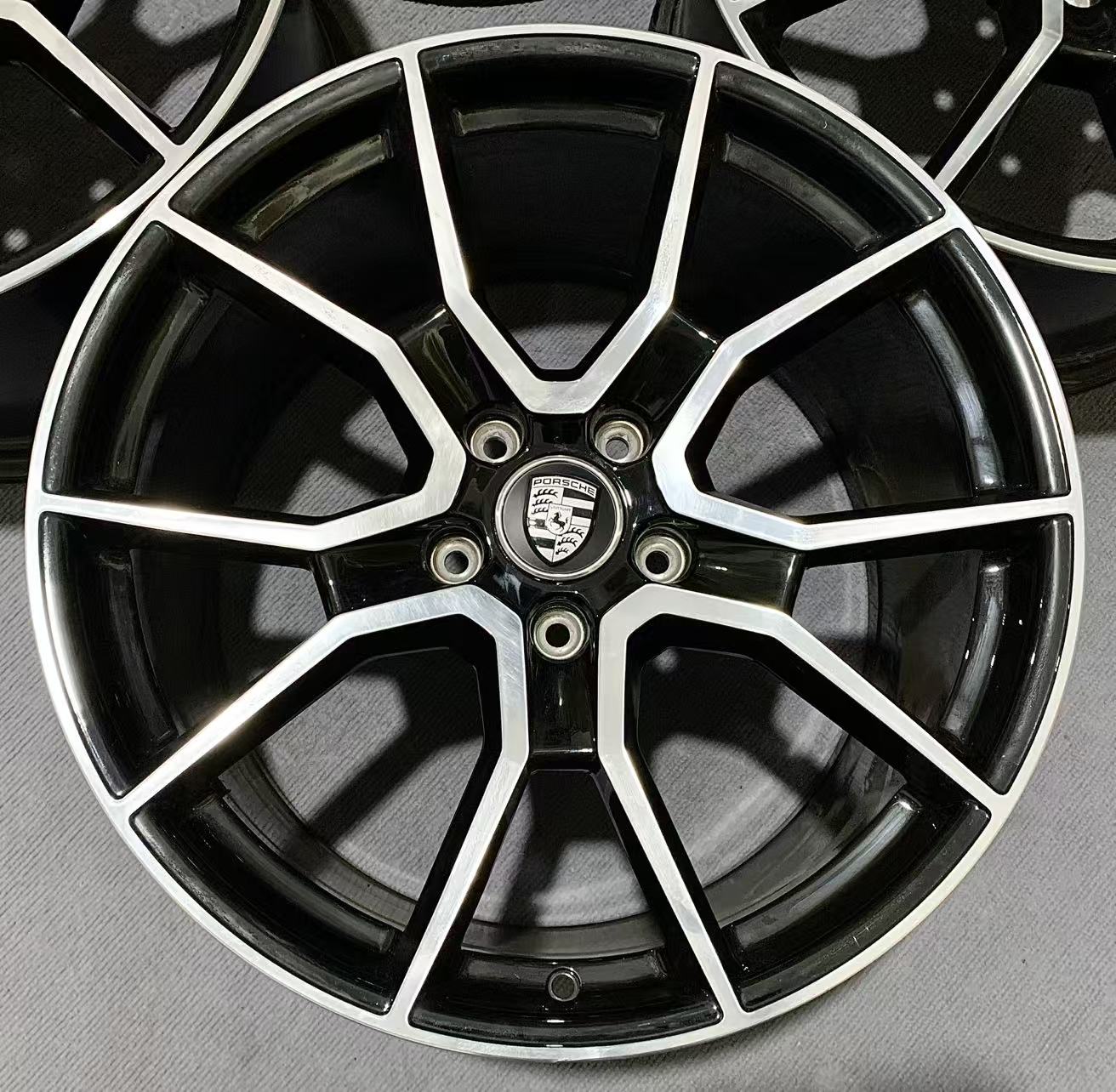 Porsche Taycan 21 inch original wheel