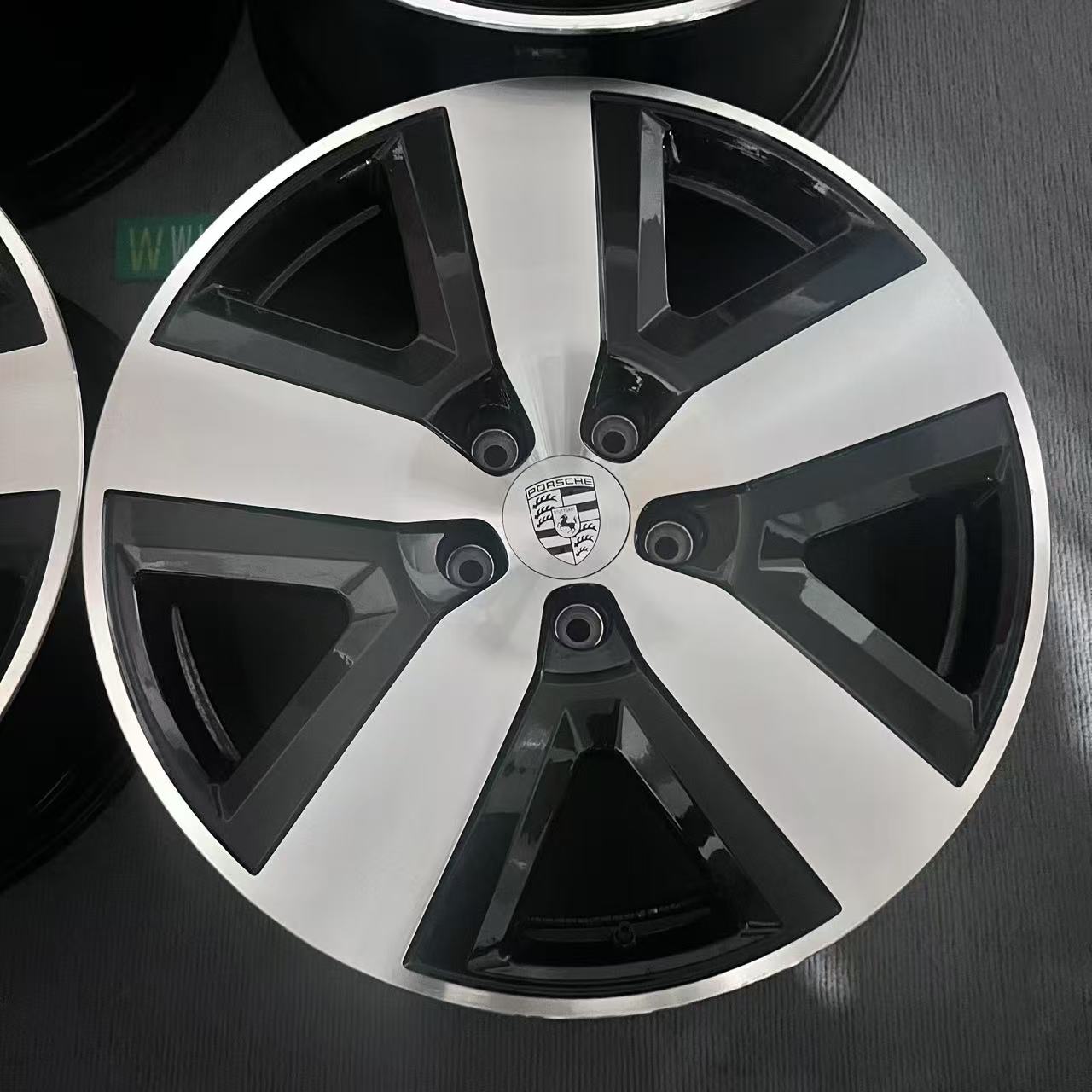 Porsche Cayenne 20 inch  original wheel