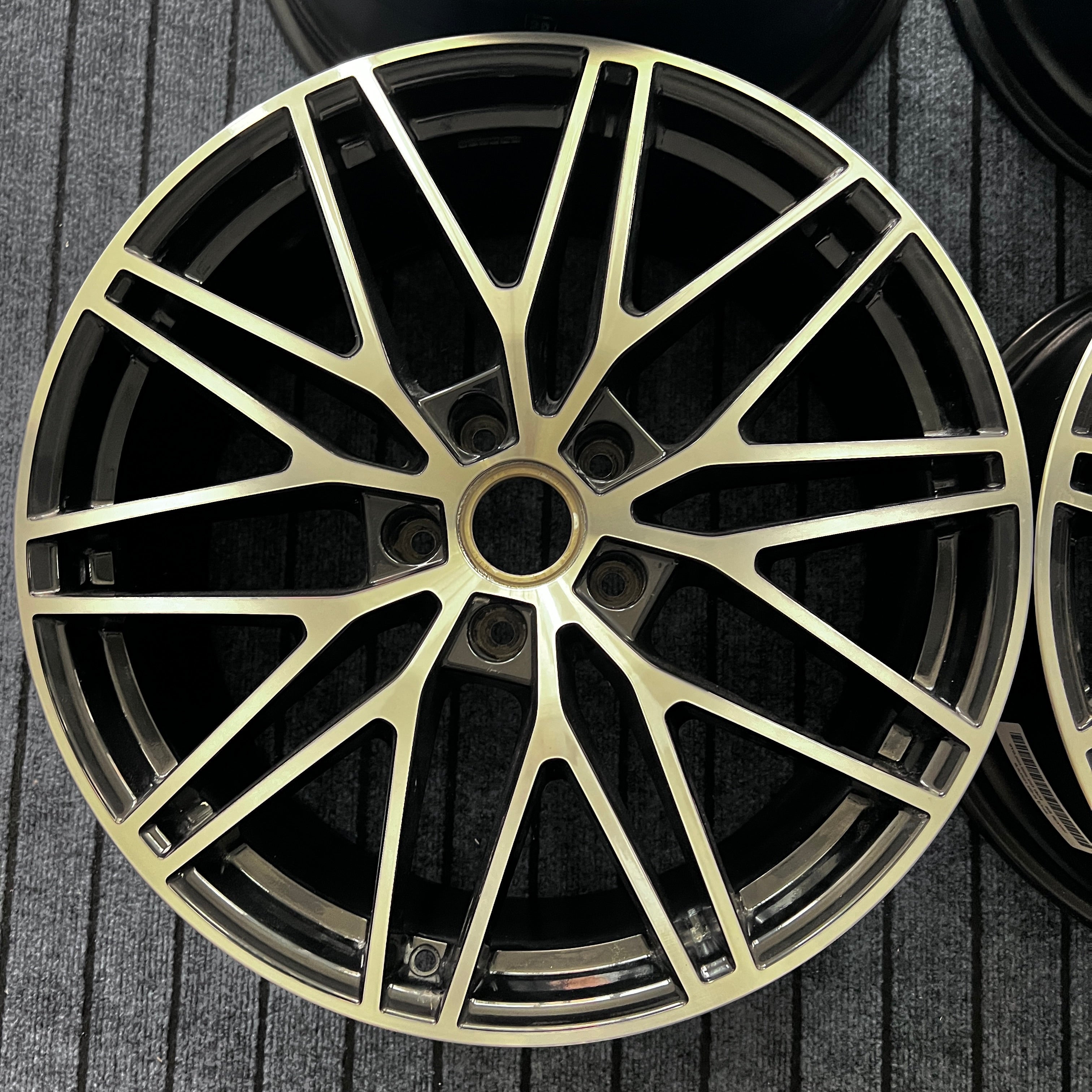Porsche Cayenne 21-inch original wheel