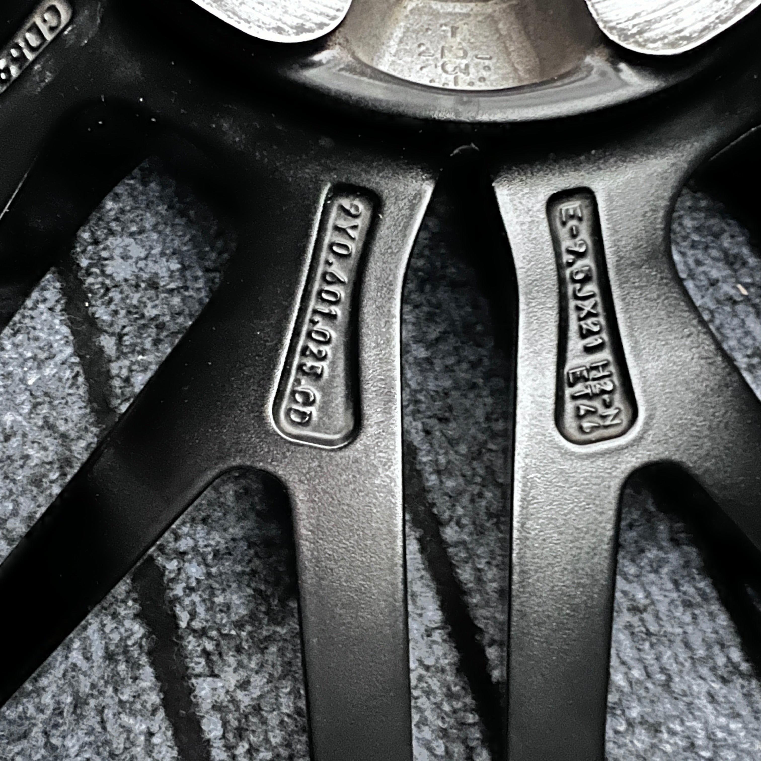 Porsche Cayenne 21-inch original wheel