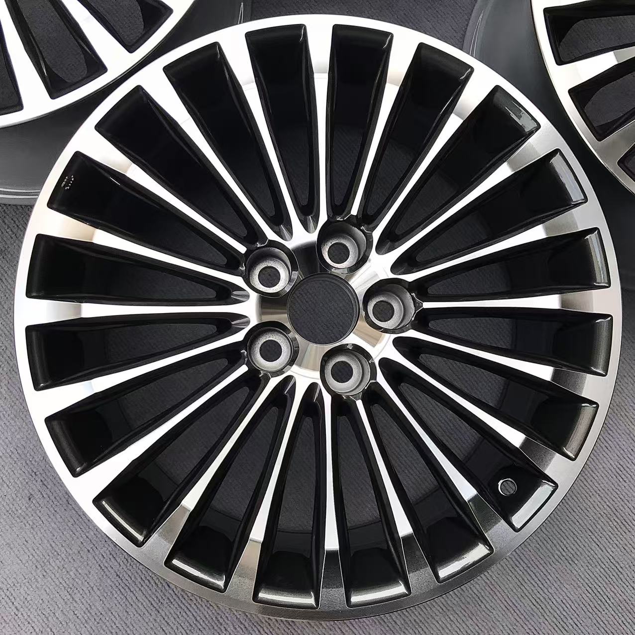 Toyota Crown 18 inch Original wheels