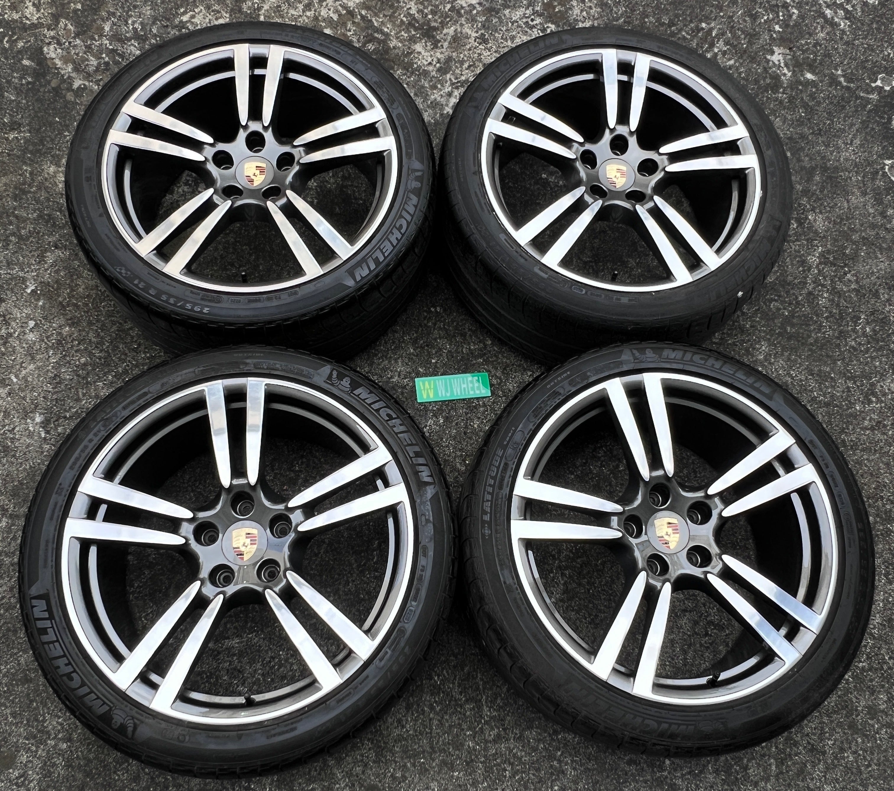 Porsche Cayenne 21 inch original wheel(with tire)