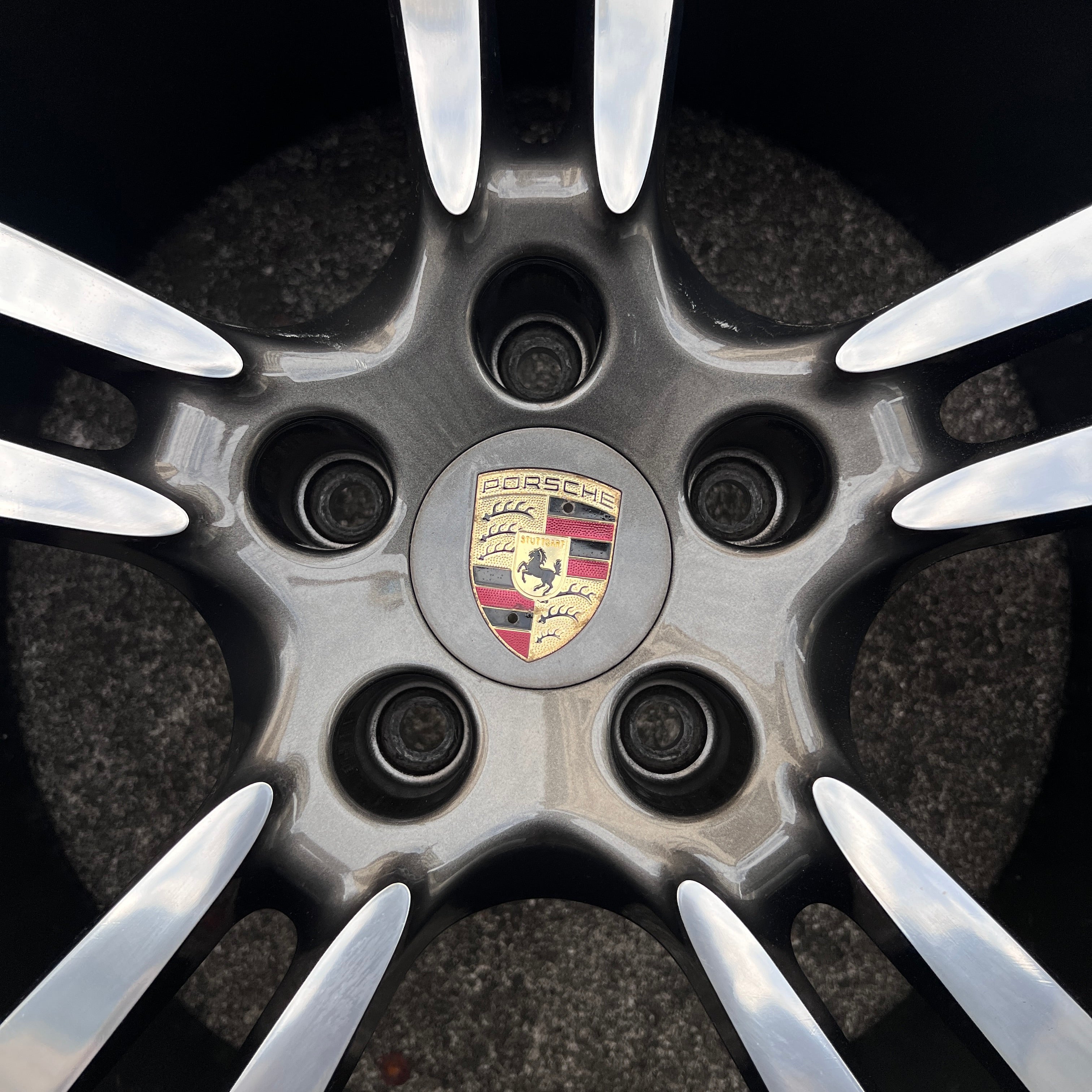 Porsche Cayenne 21 inch original wheel(with tire)