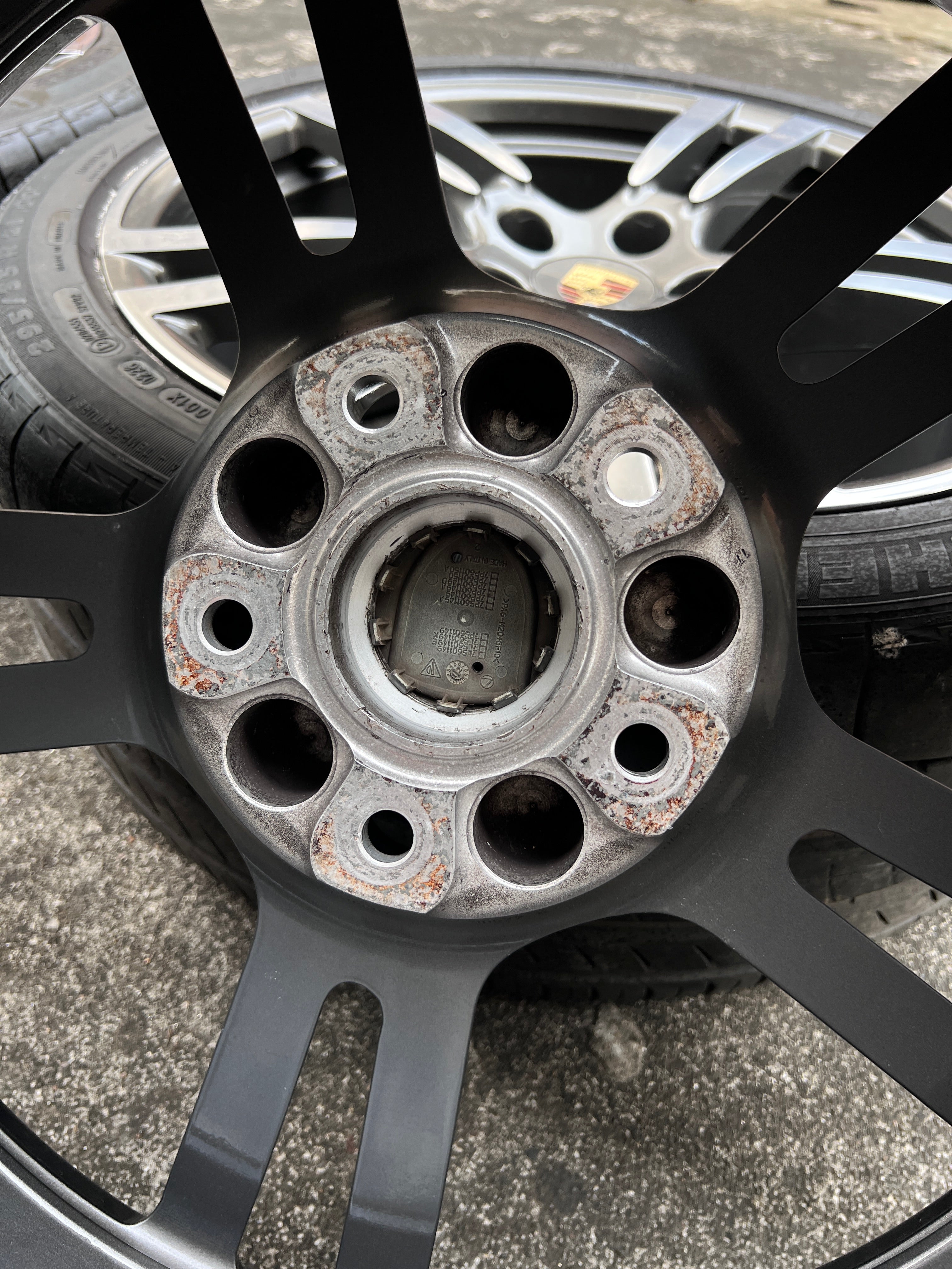 Porsche Cayenne 21 inch original wheel(with tire)