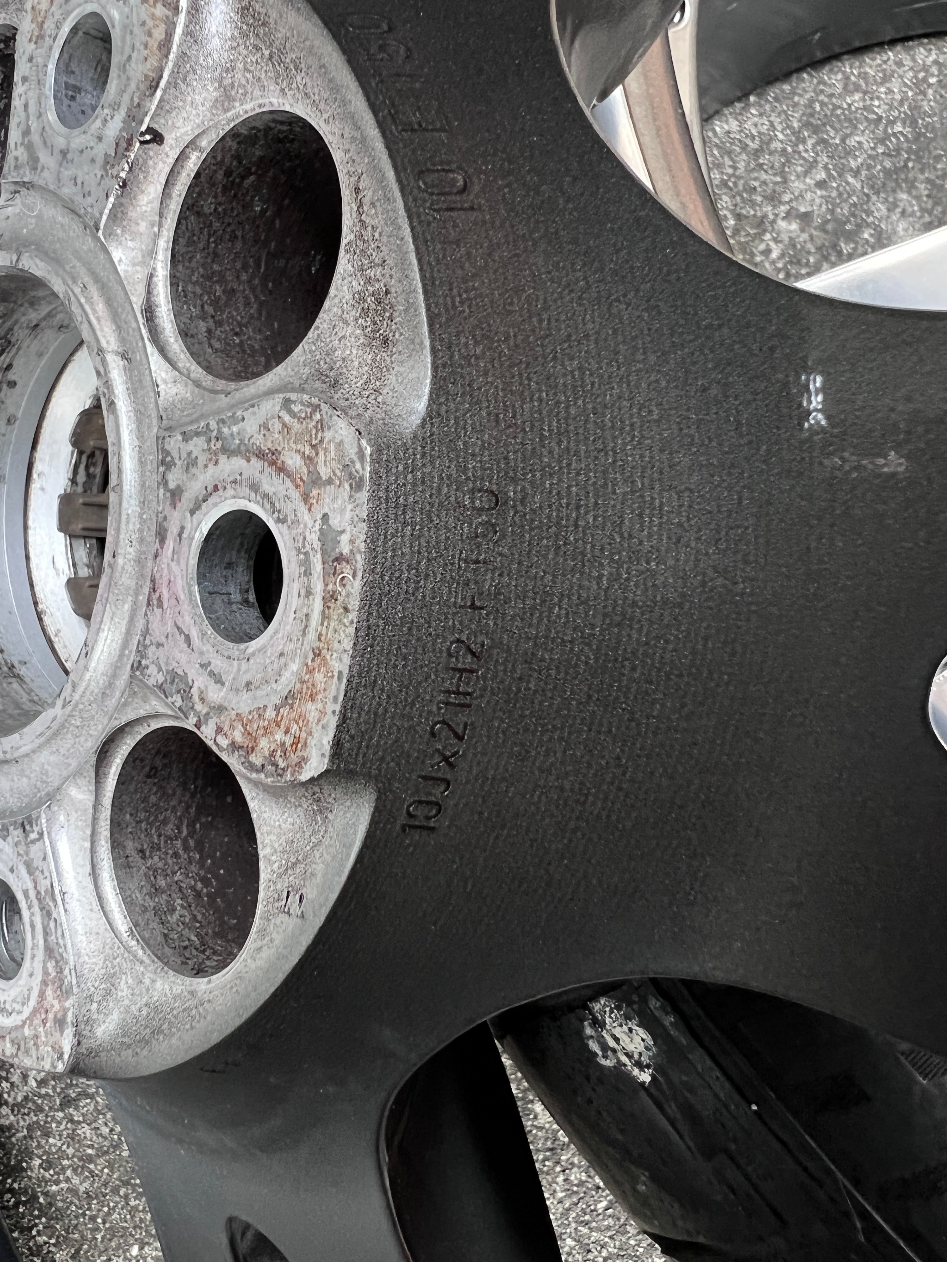 Porsche Cayenne 21 inch original wheel(with tire)