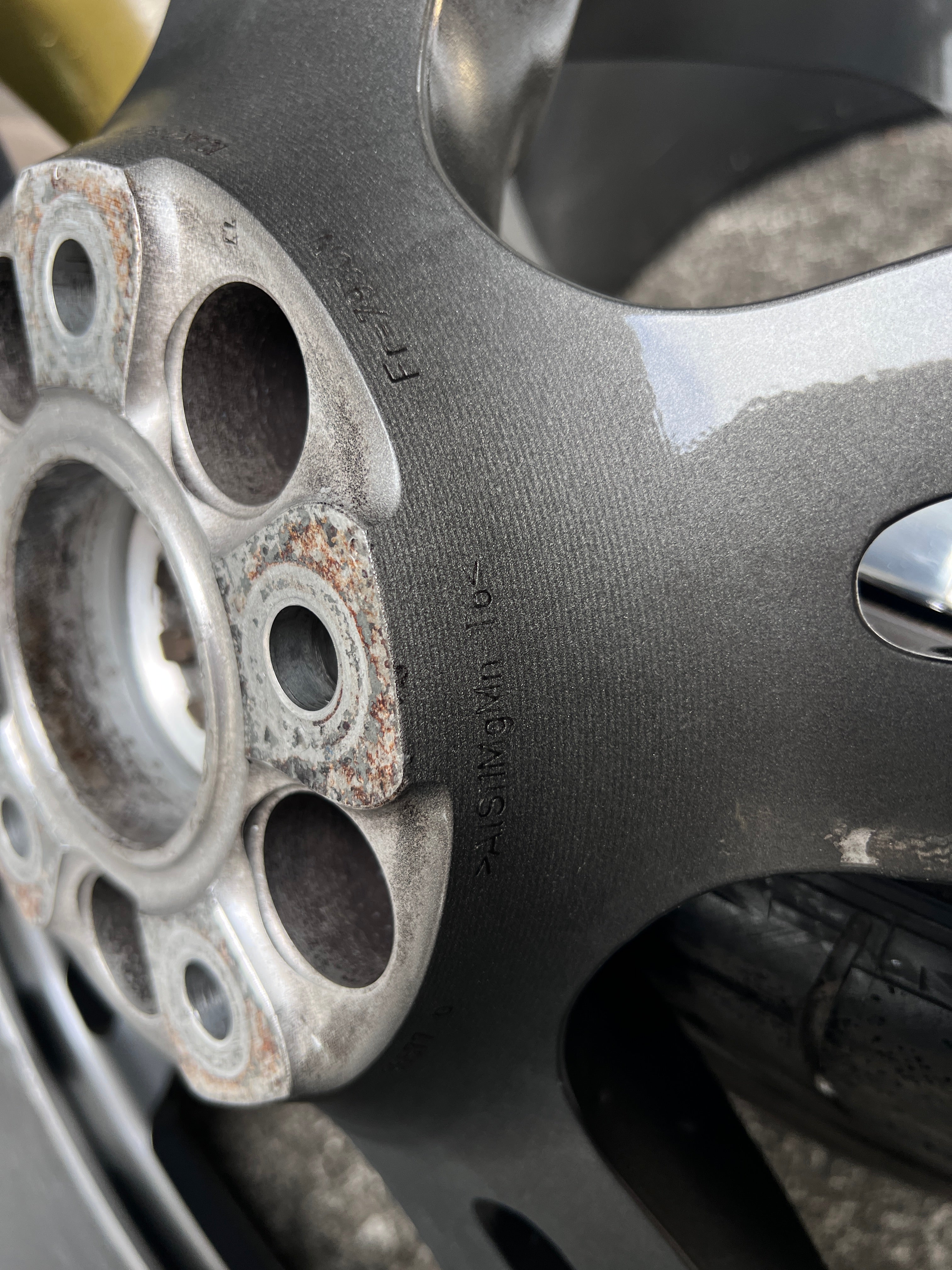 Porsche Cayenne 21 inch original wheel(with tire)