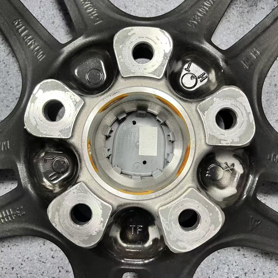 Porsche Cayenne 21-inch original wheels（with tire）