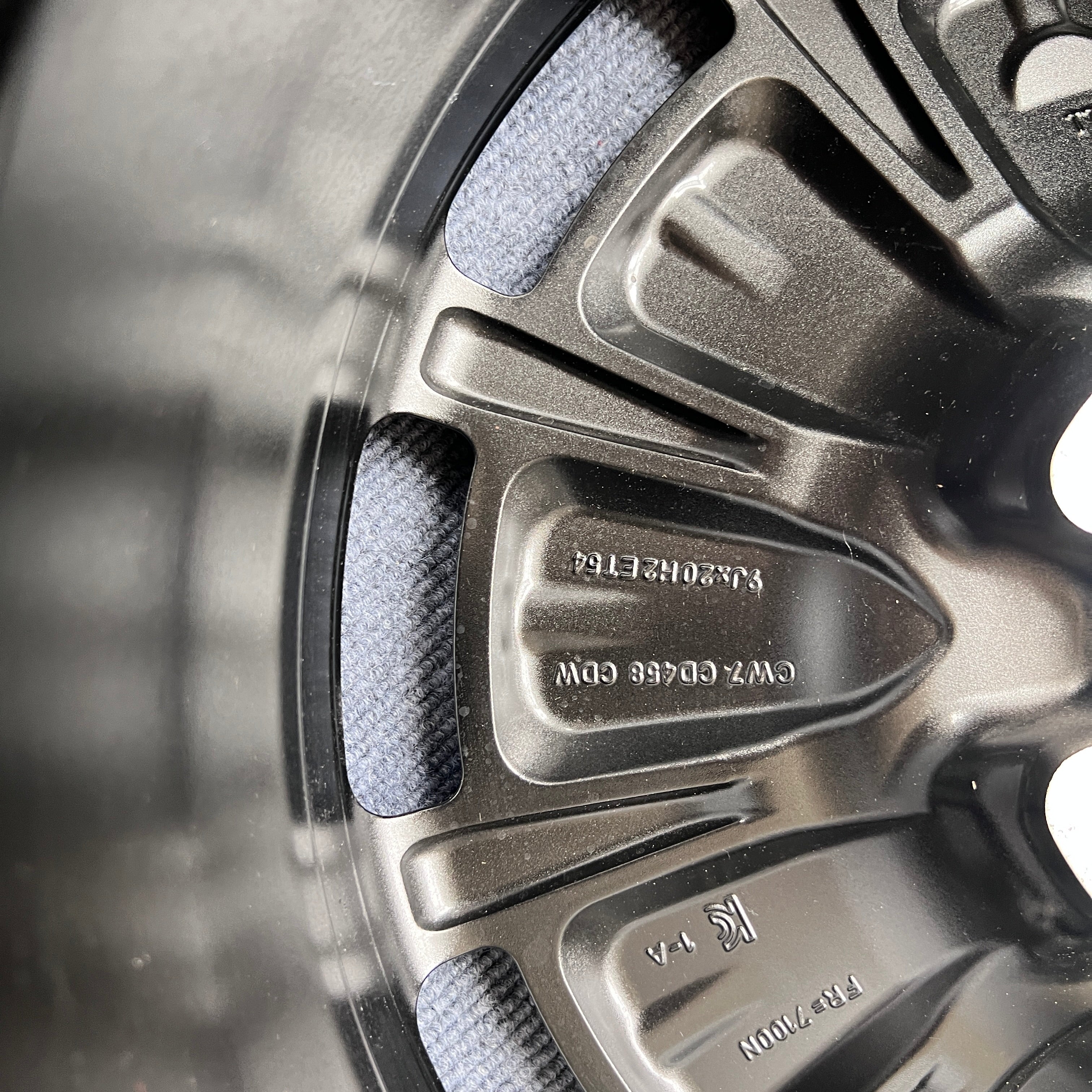 Porsche Taycan 20 inch original wheel