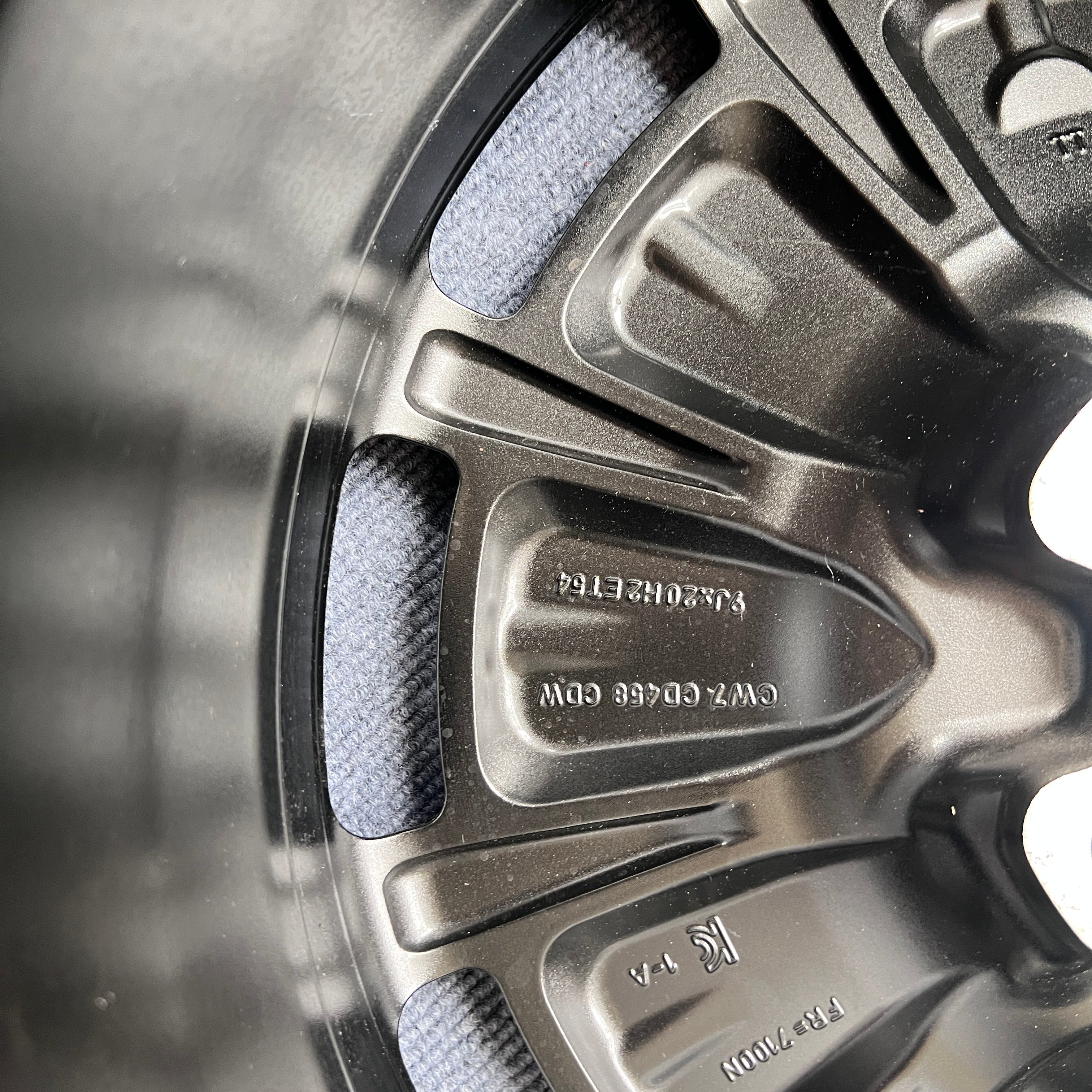 Porsche Taycan 20 inch original wheel