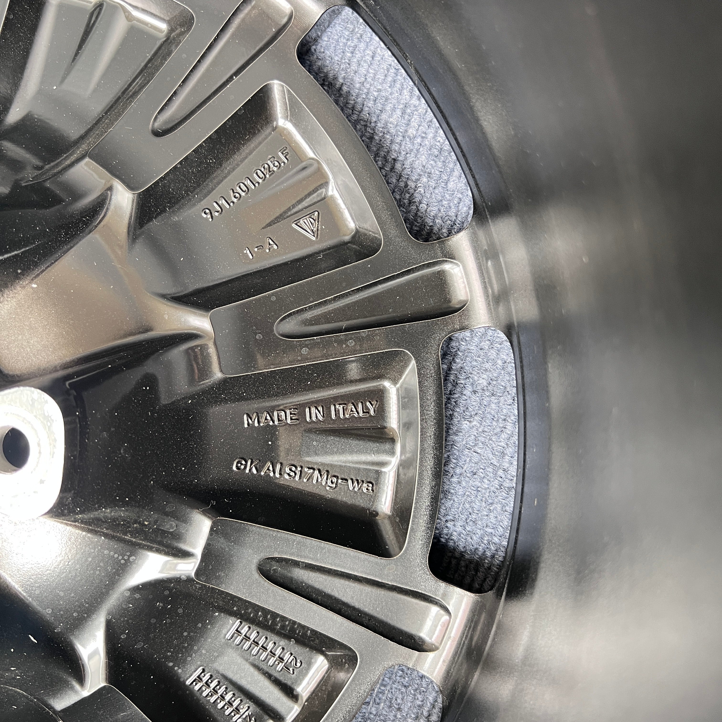 Porsche Taycan 20 inch original wheel