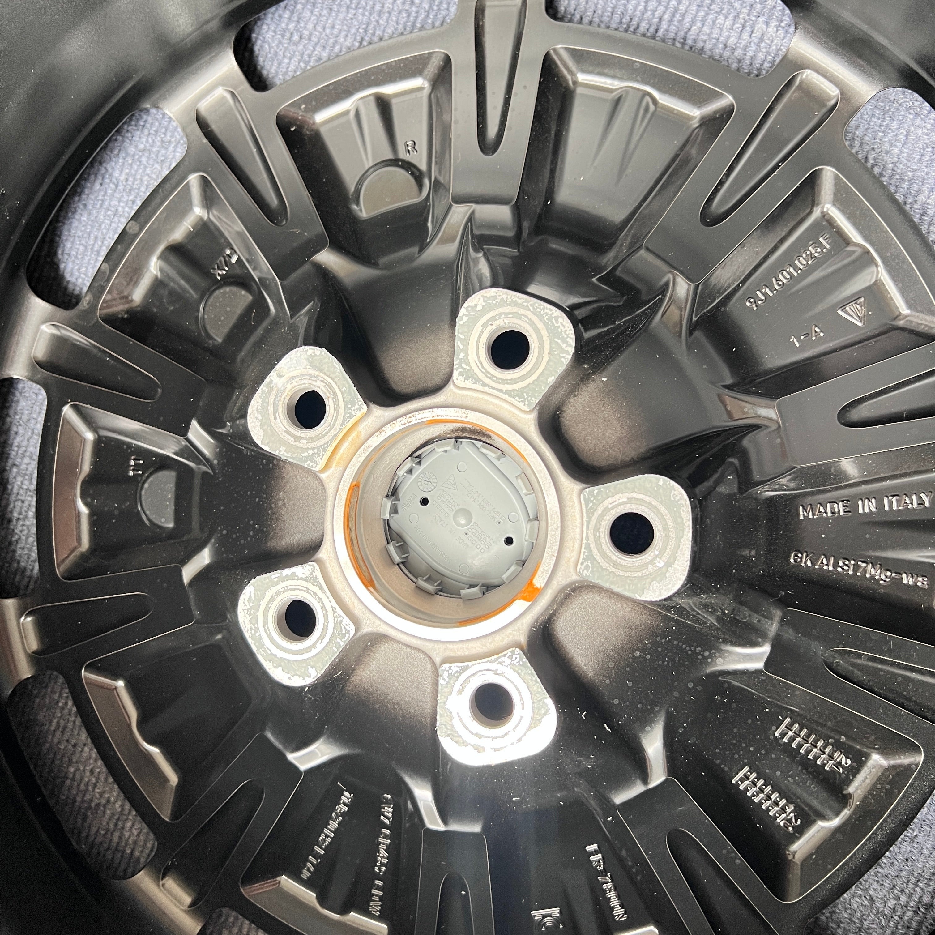 Porsche Taycan 20 inch original wheel