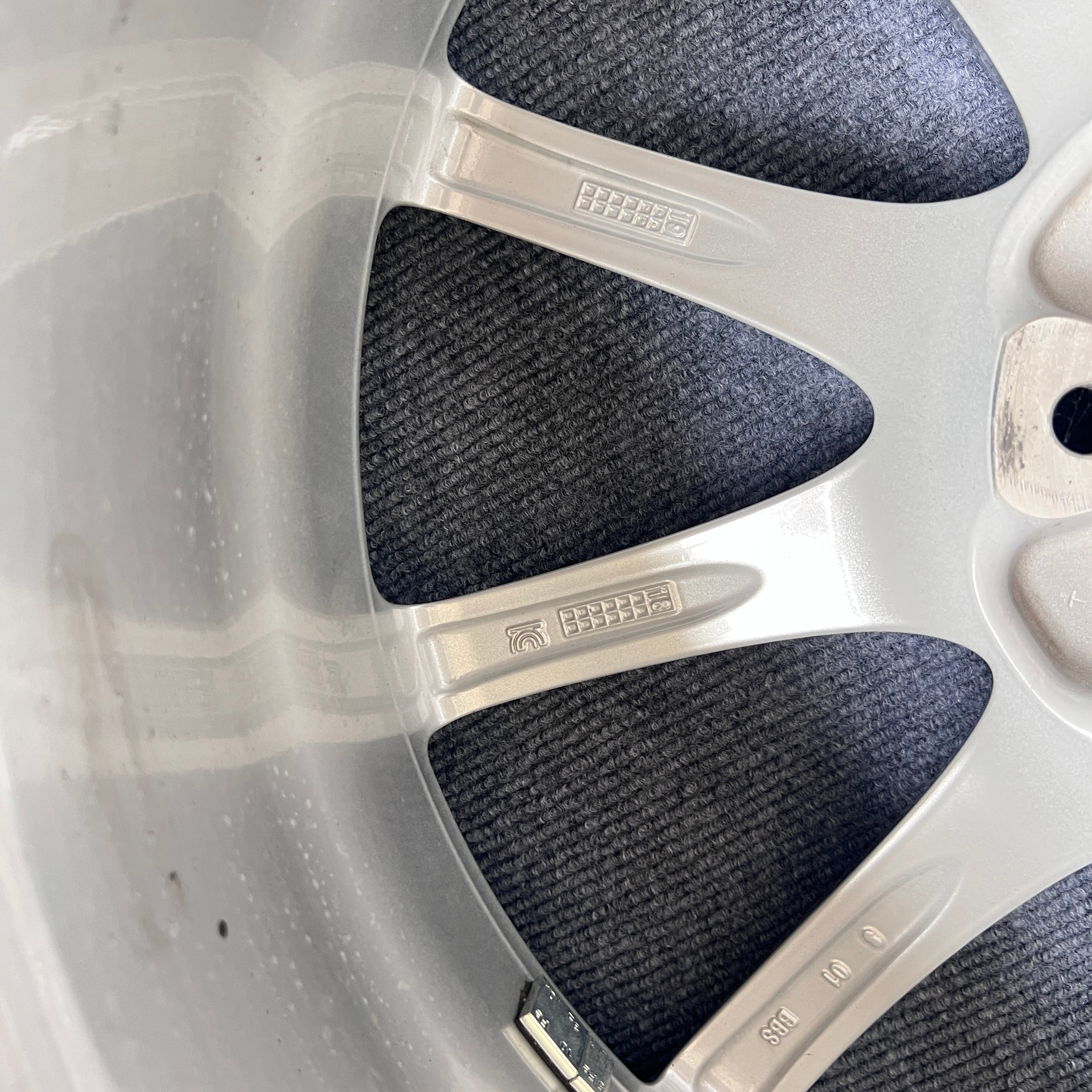 Porsche cayenne 20 inch original wheel