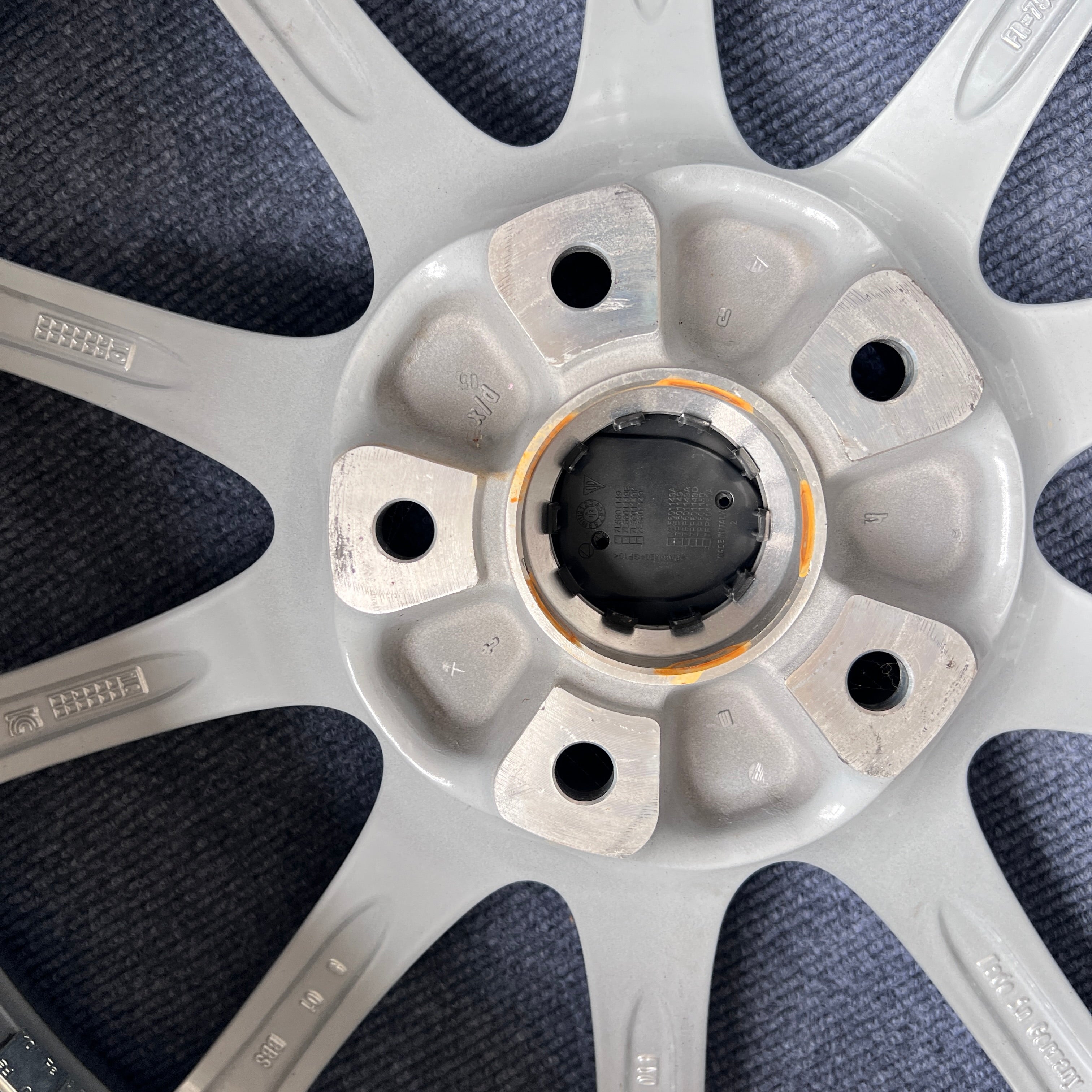 Porsche cayenne 20 inch original wheel