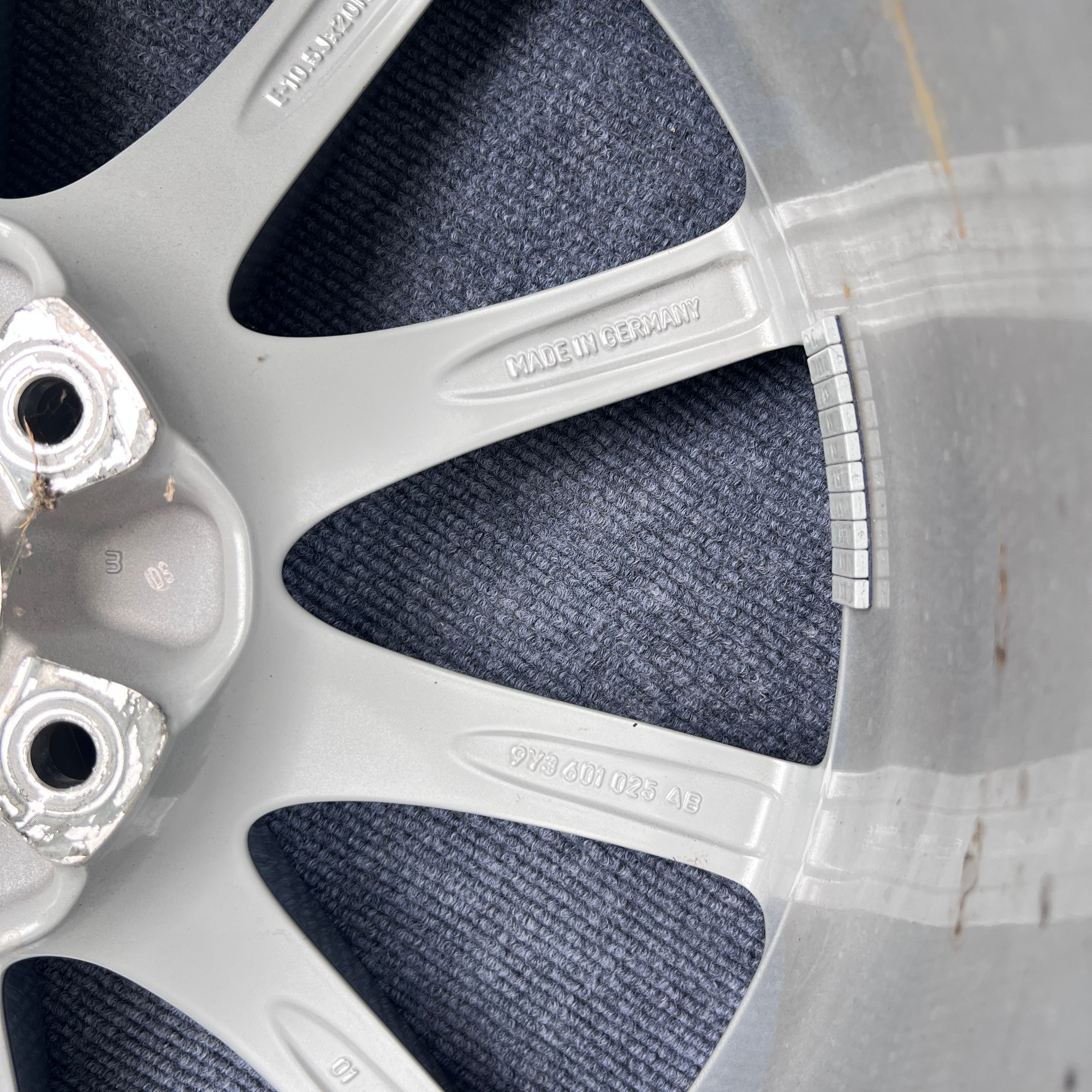 Porsche cayenne 20 inch original wheel