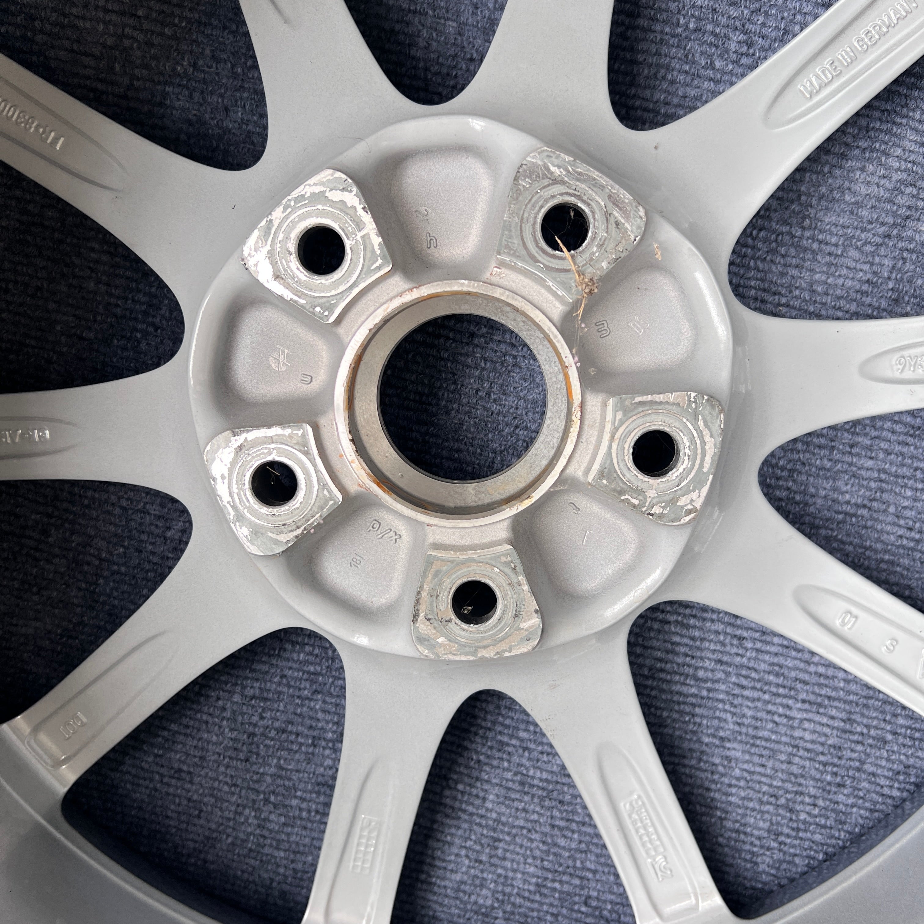 Porsche cayenne 20 inch original wheel