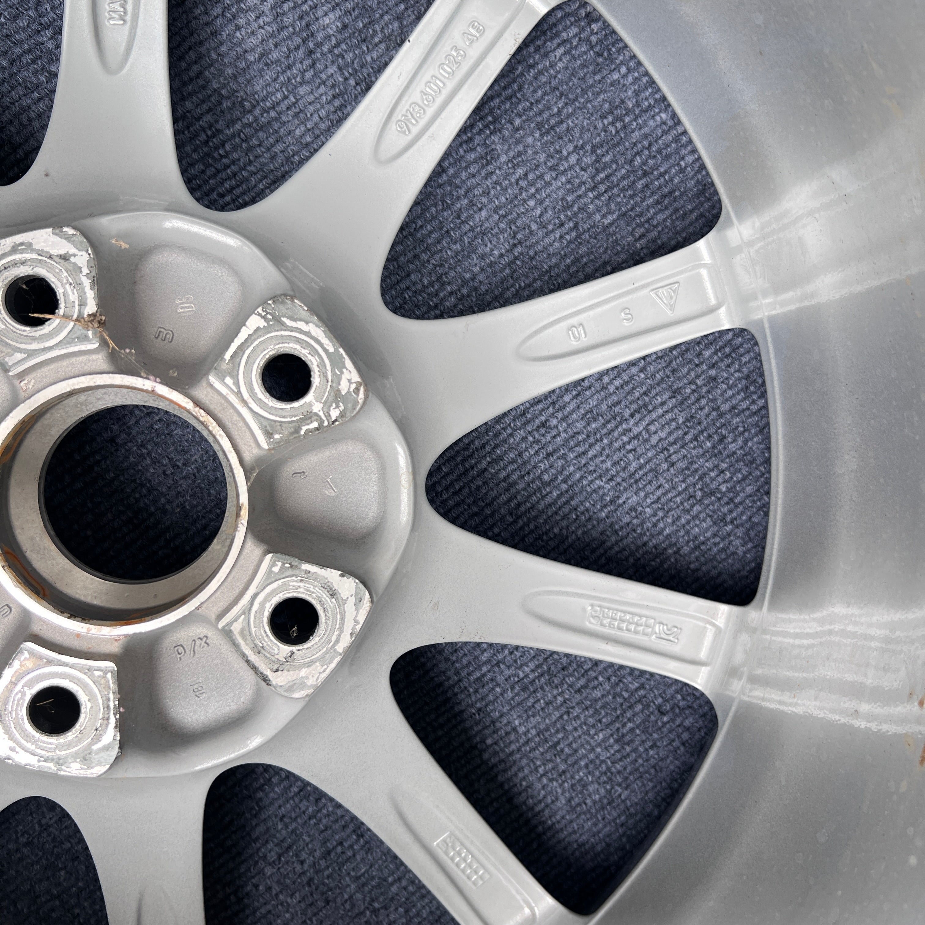 Porsche cayenne 20 inch original wheel