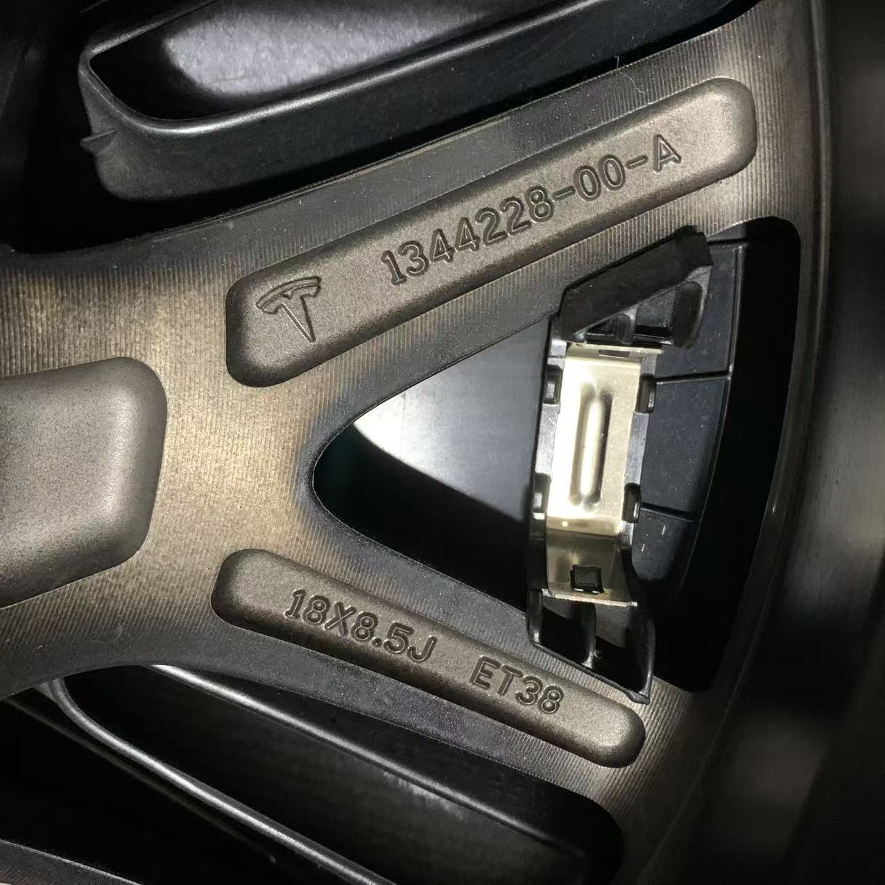 Tesla Model 3 18 inch original wheels