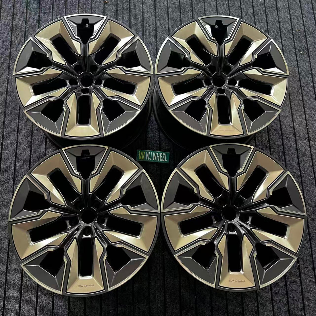 BMW i7 909M 21 inch original wheels