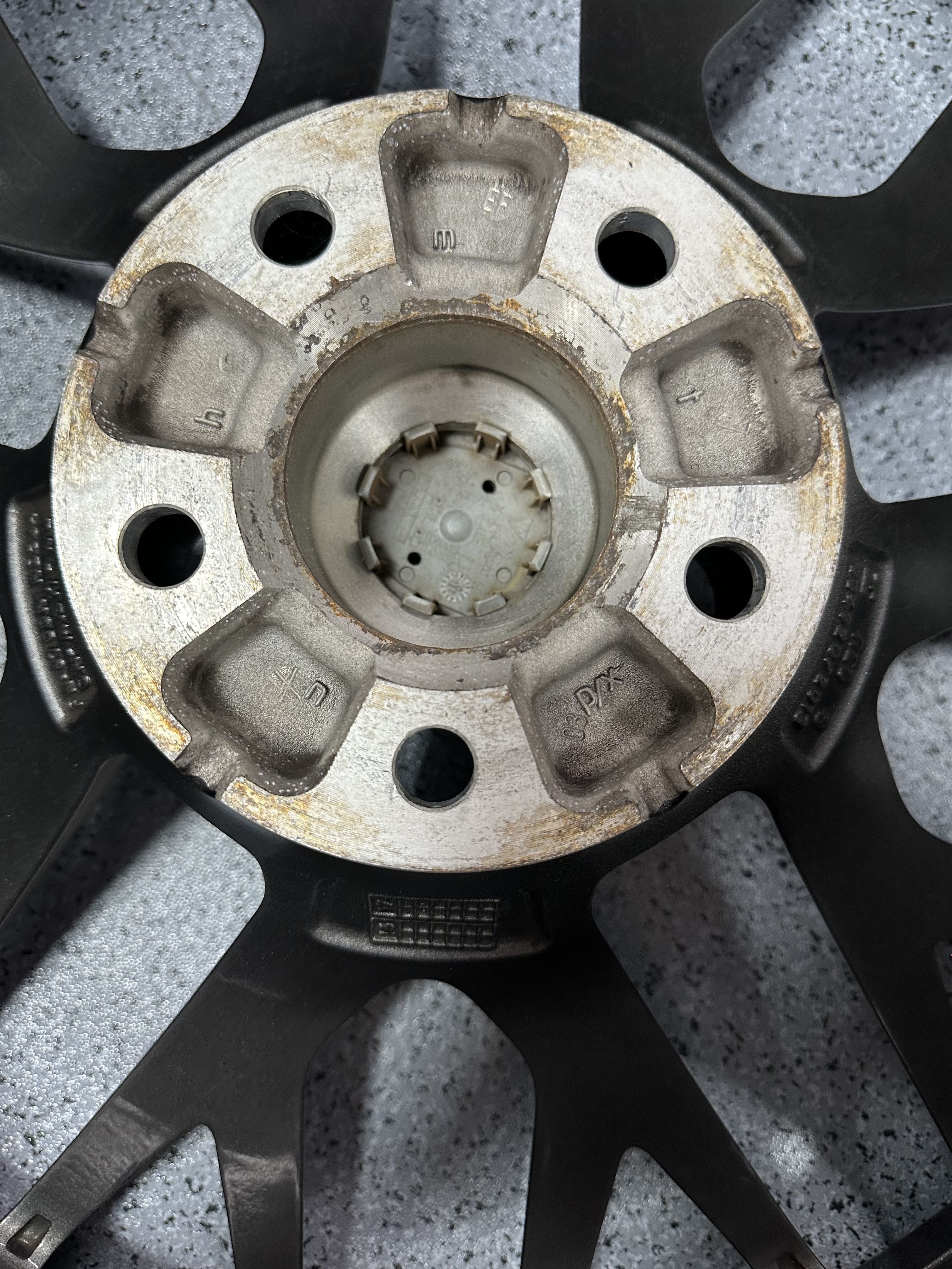 Porsche Macan 20 inch original wheel