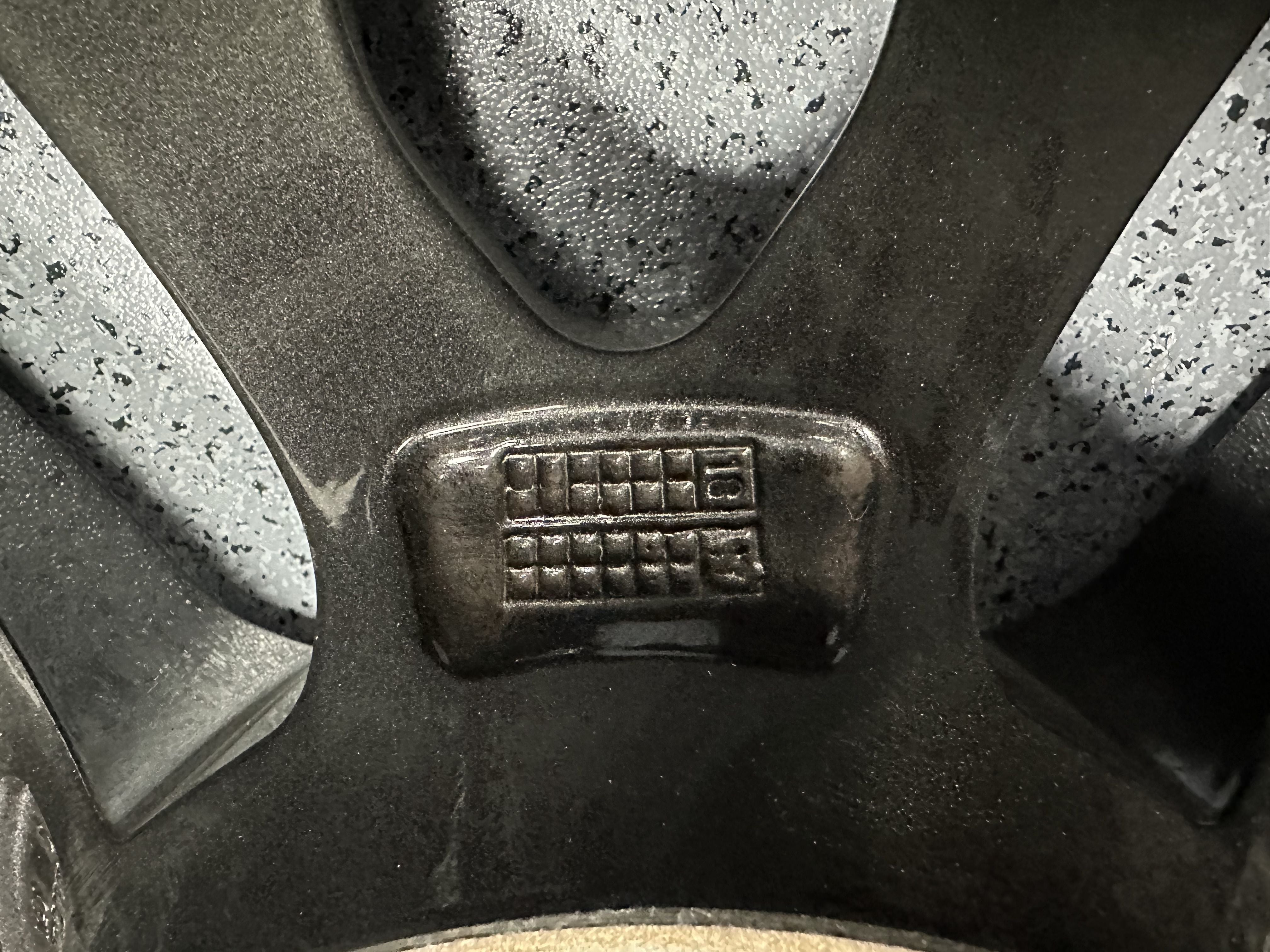 Porsche Macan 20 inch original wheel