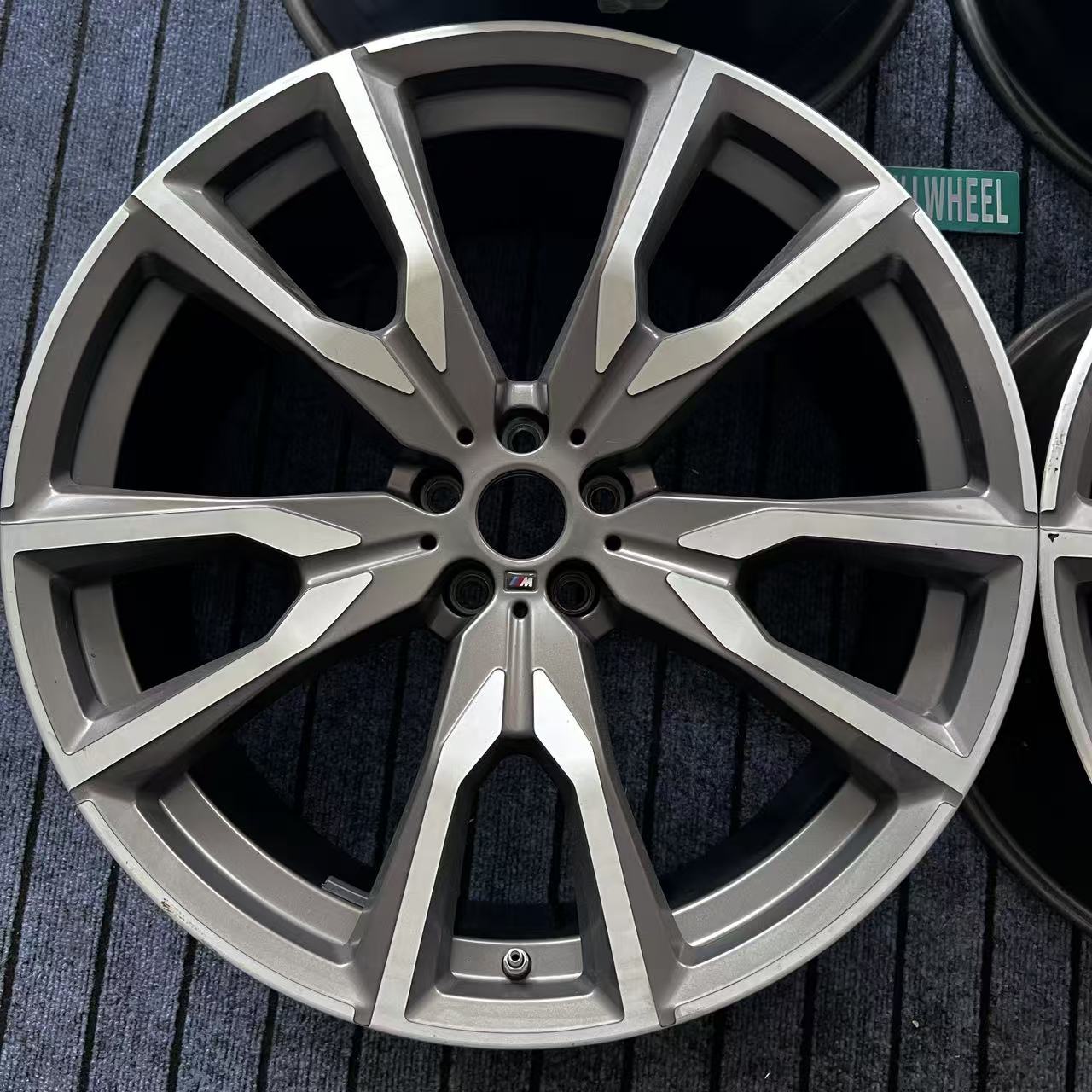 BMW X7 755M 22 inch original wheel