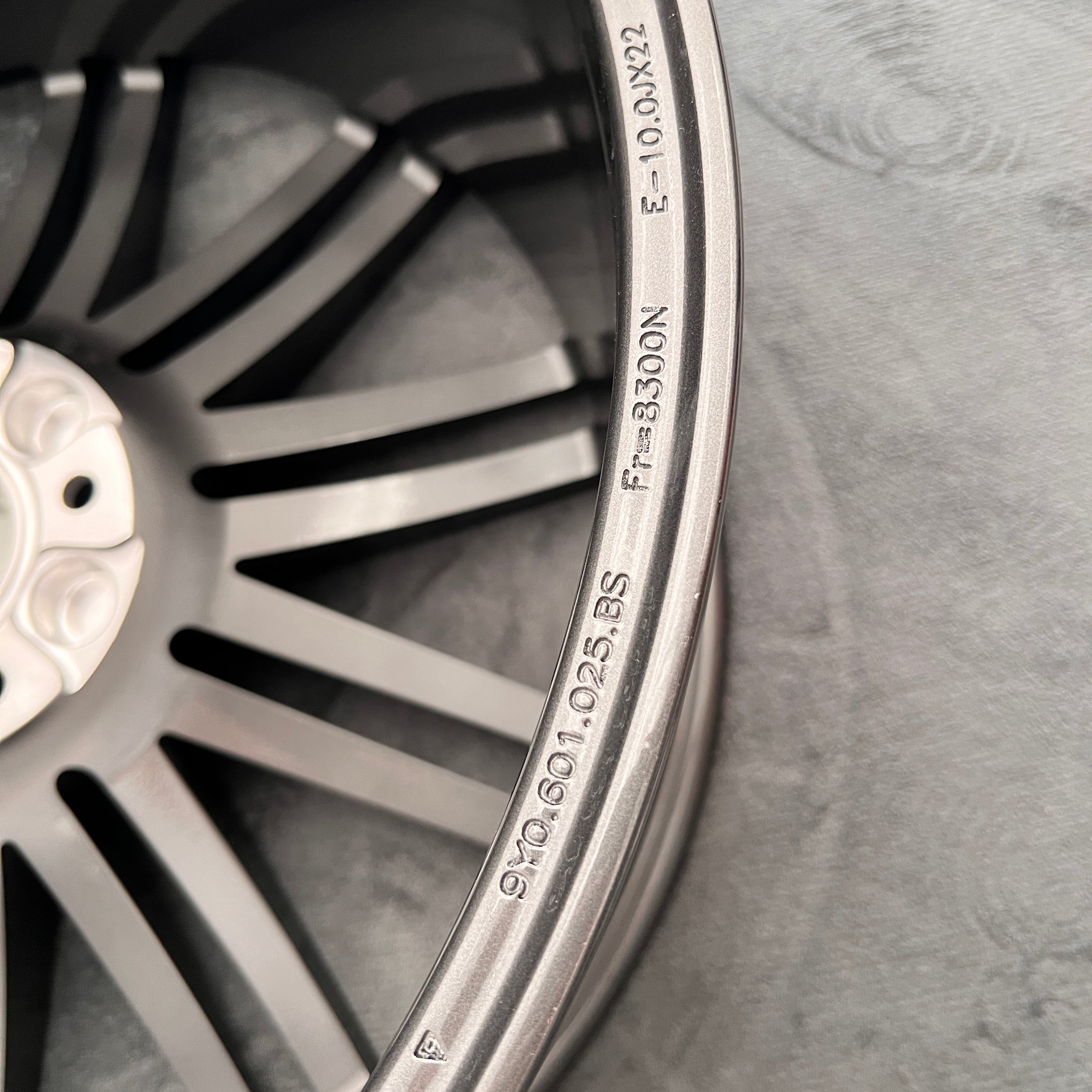 Porsche Cayenne 22 inch  original  wheel