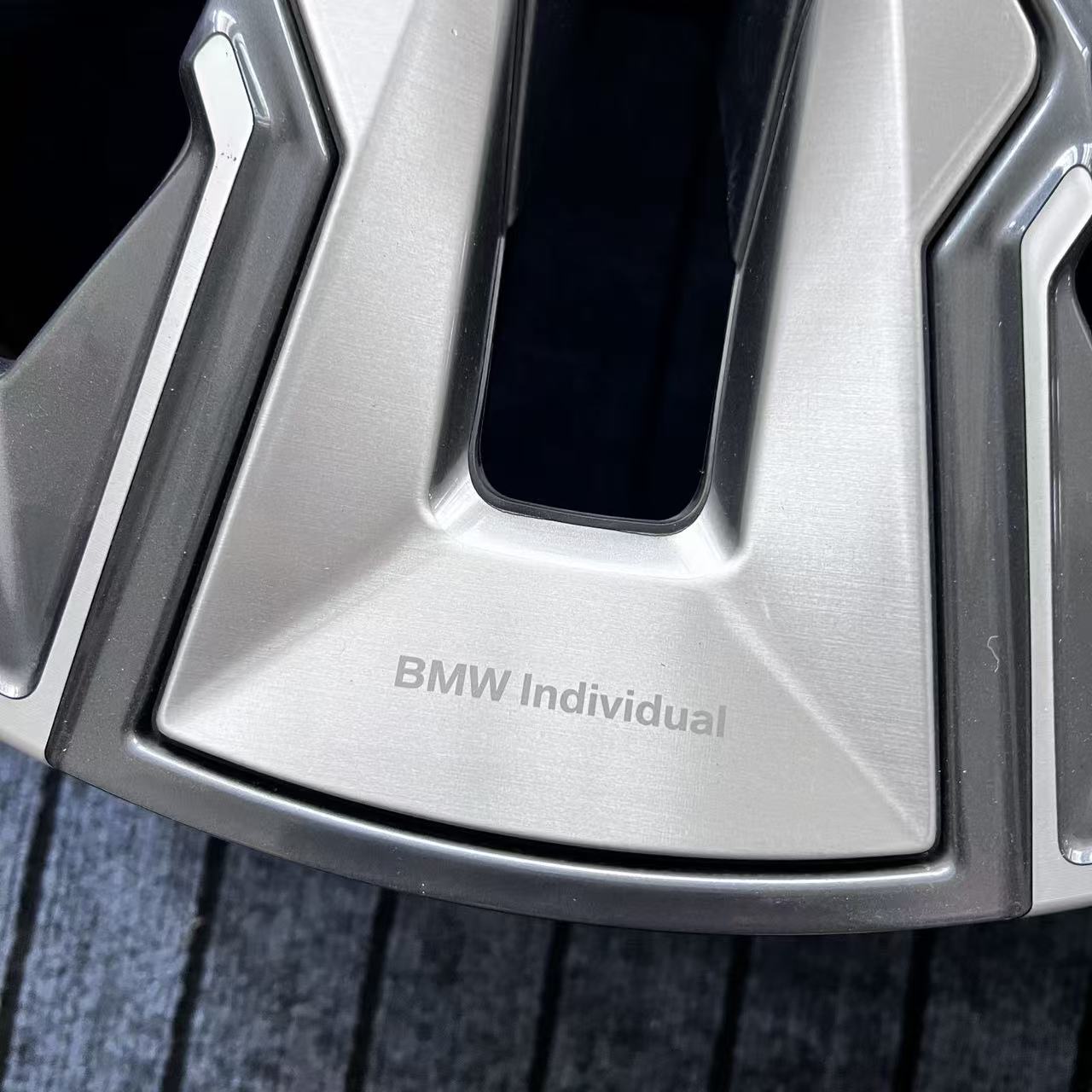 BMW i7 909M 21 inch original wheels