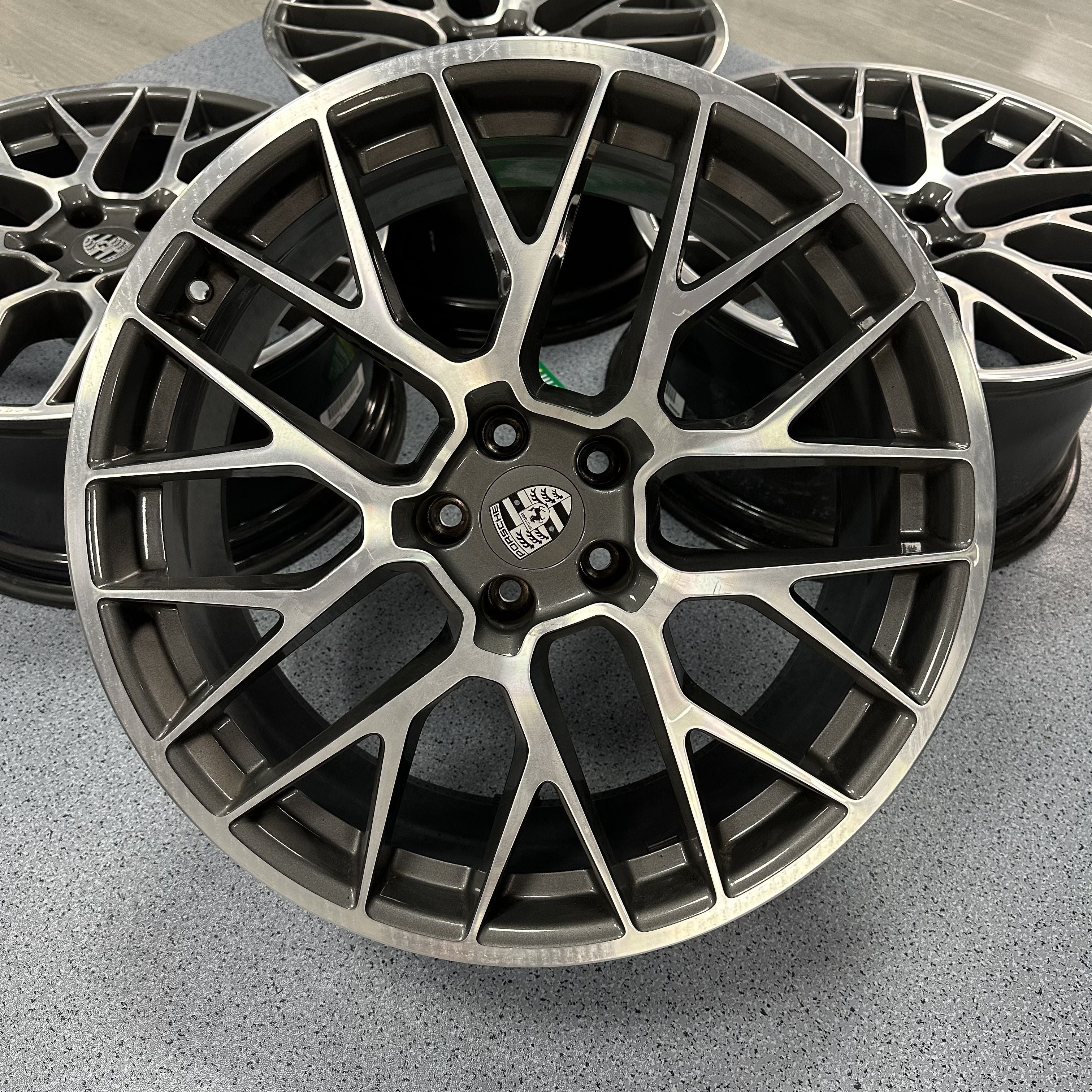 Porsche Macan 20 inch original wheel