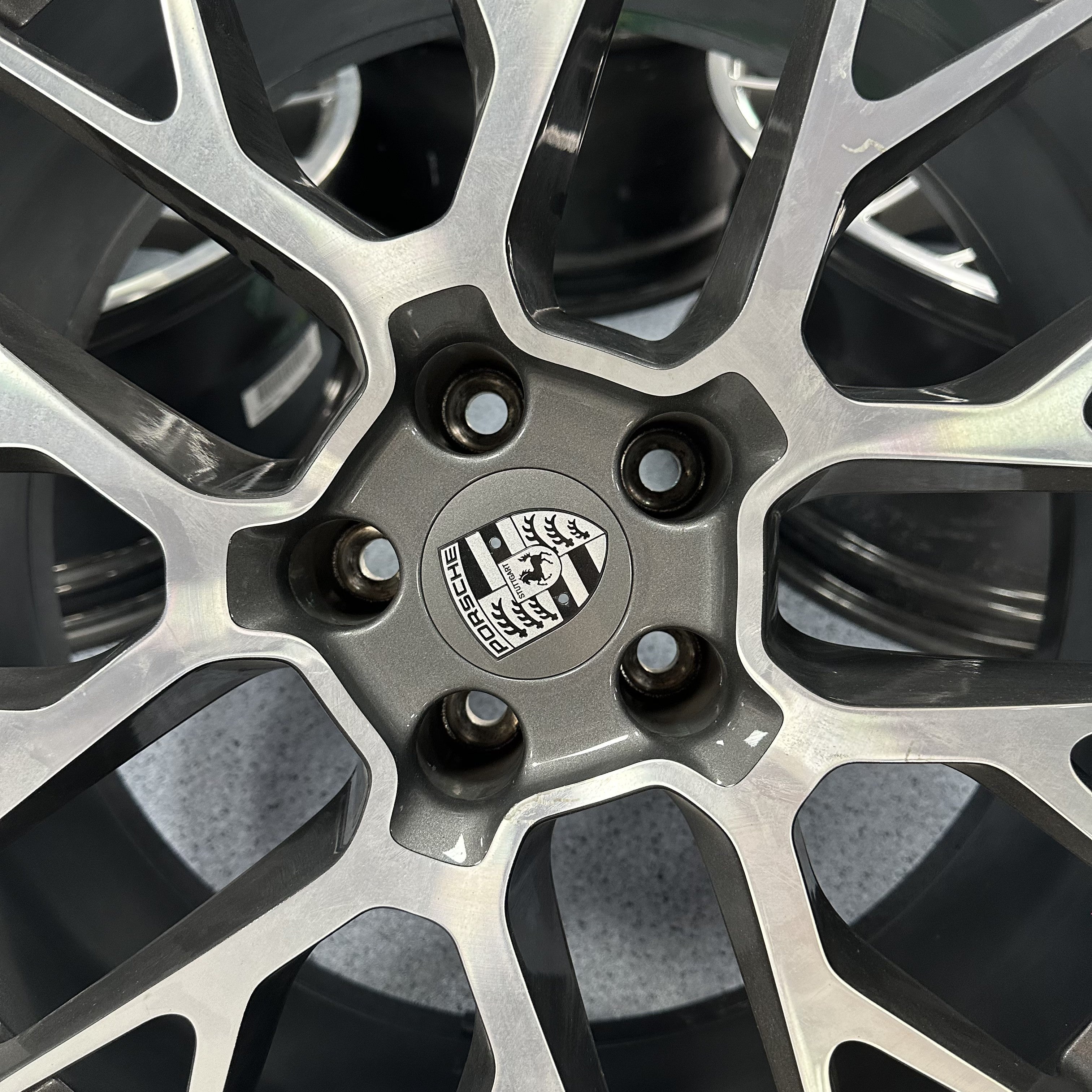 Porsche Macan 20 inch original wheel