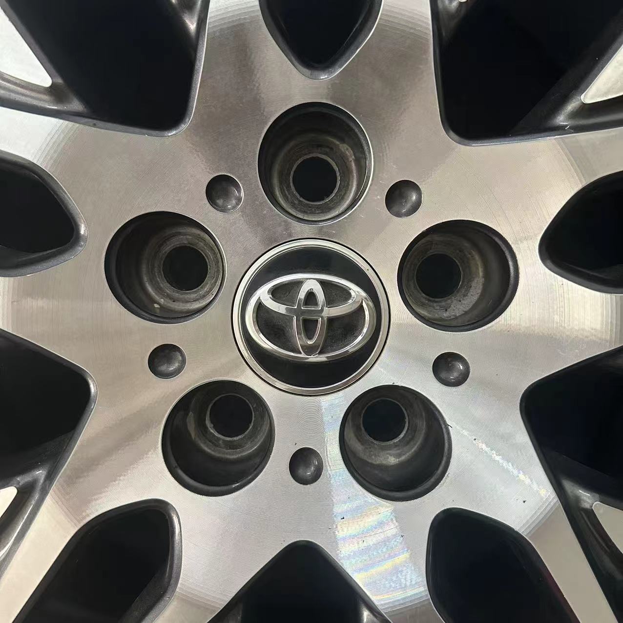 Toyota Alphard 18 inch Original wheels