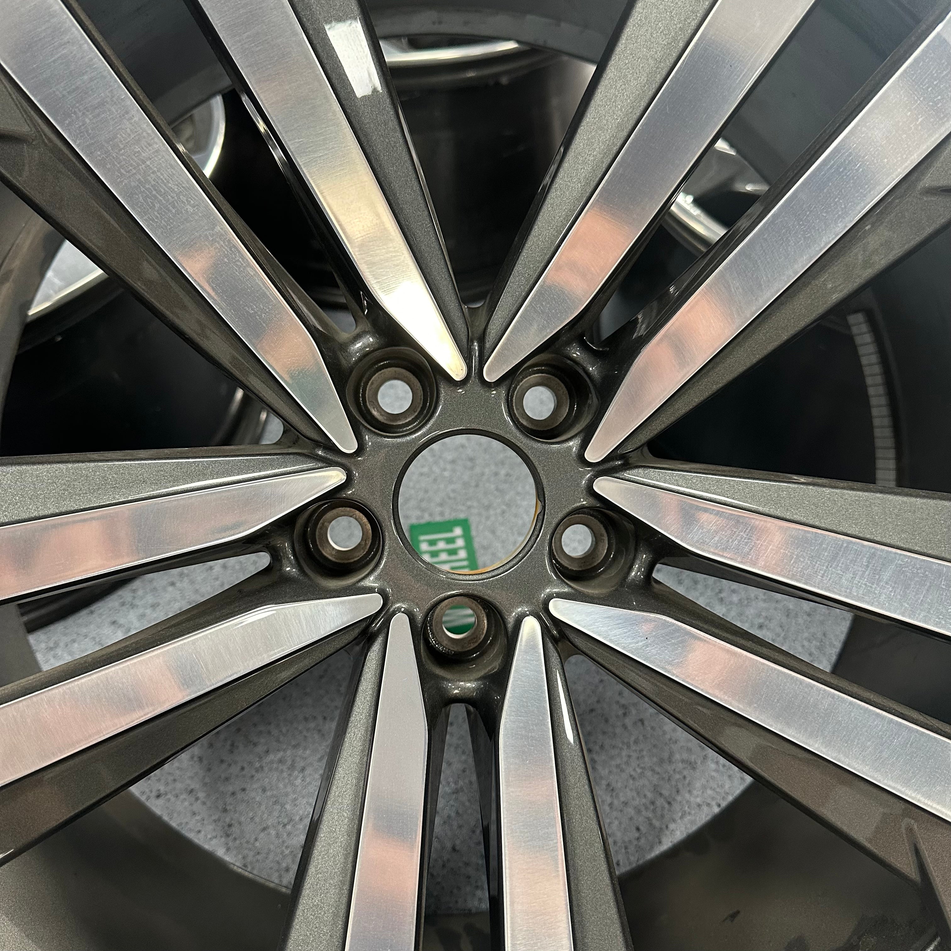 Audi Q8 22 inch original wheels