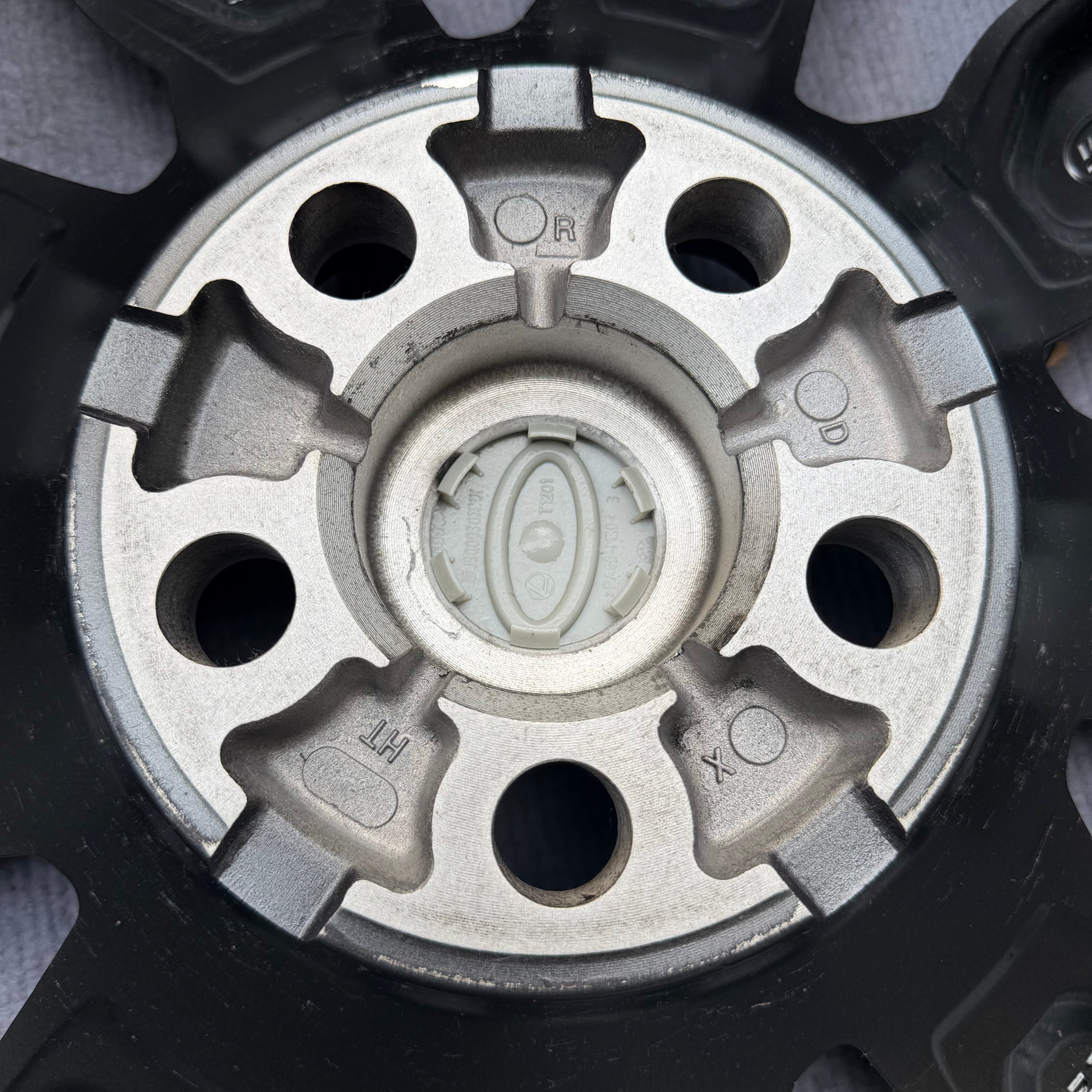 Land Rover 21 inch original wheel