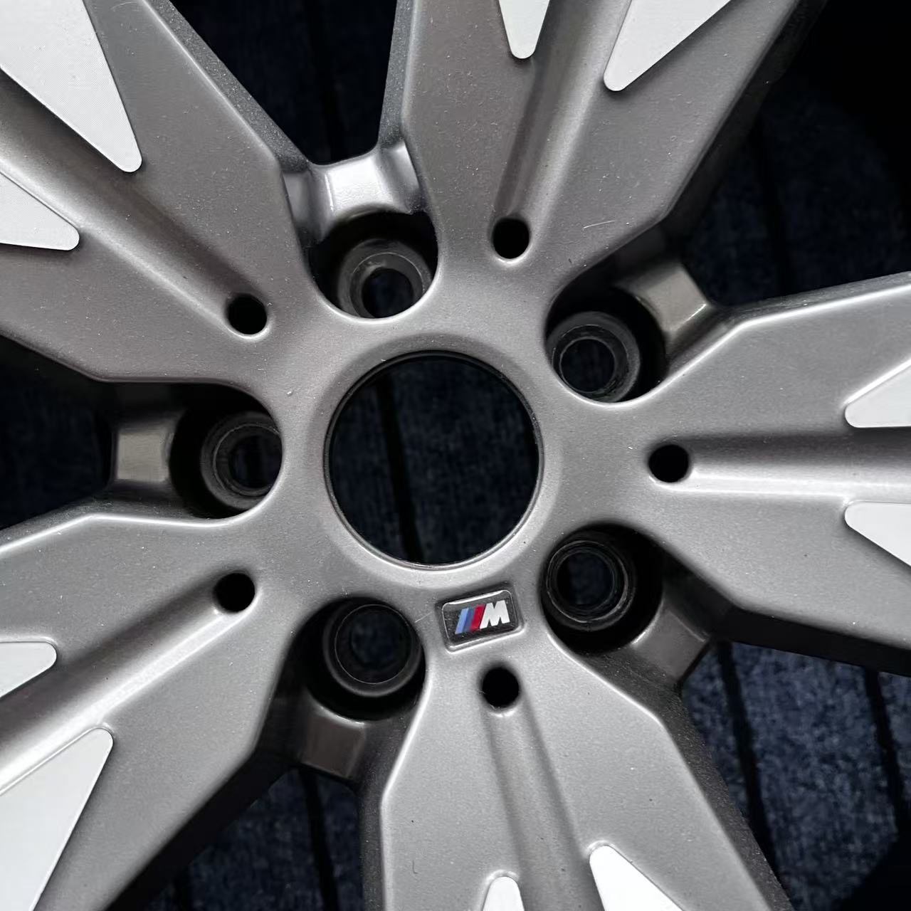 BMW X7 755M 22 inch original wheel