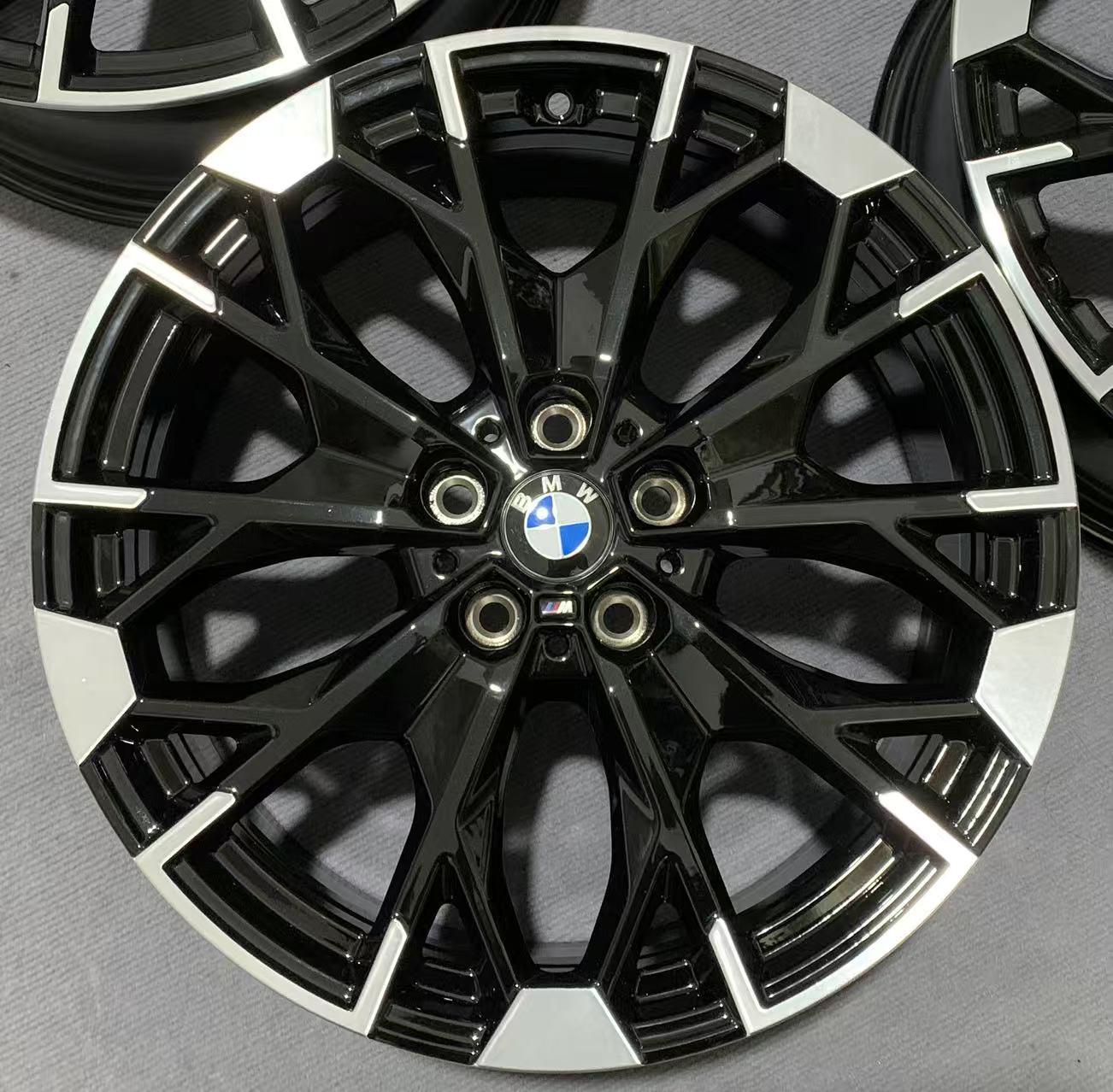 BMW 2 Series 977M 19 inch original wheels